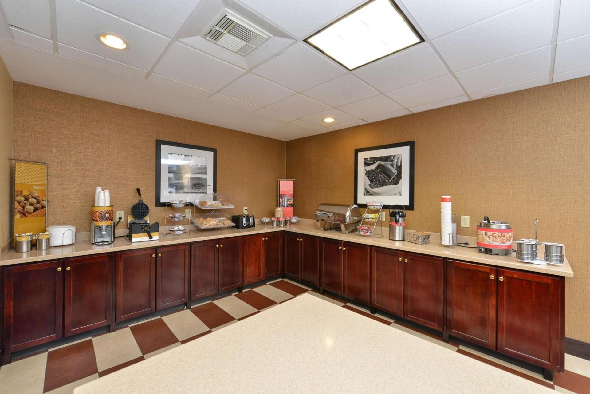 Hampton Inn Selma photo 8