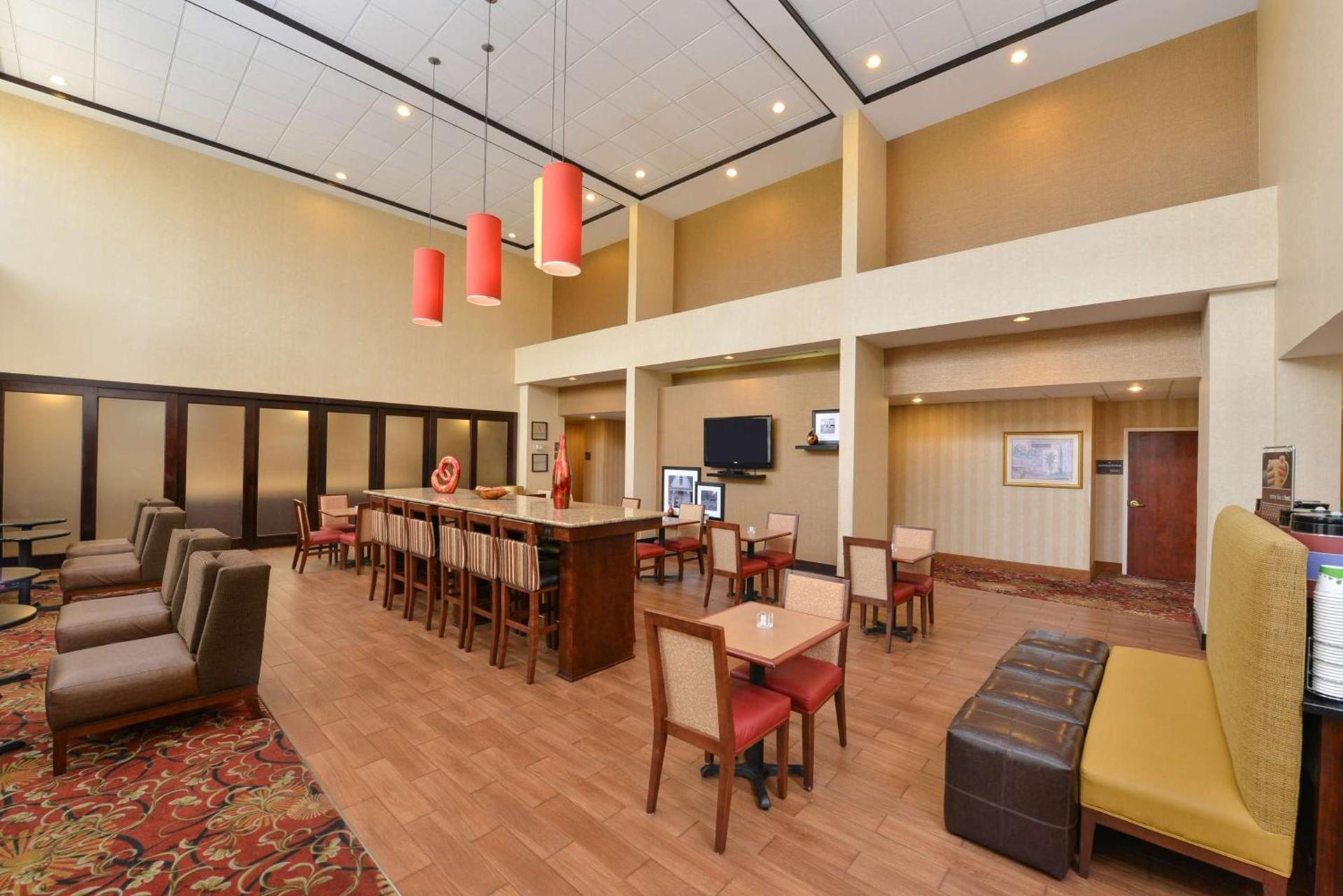 Hampton Inn Selma photo 9