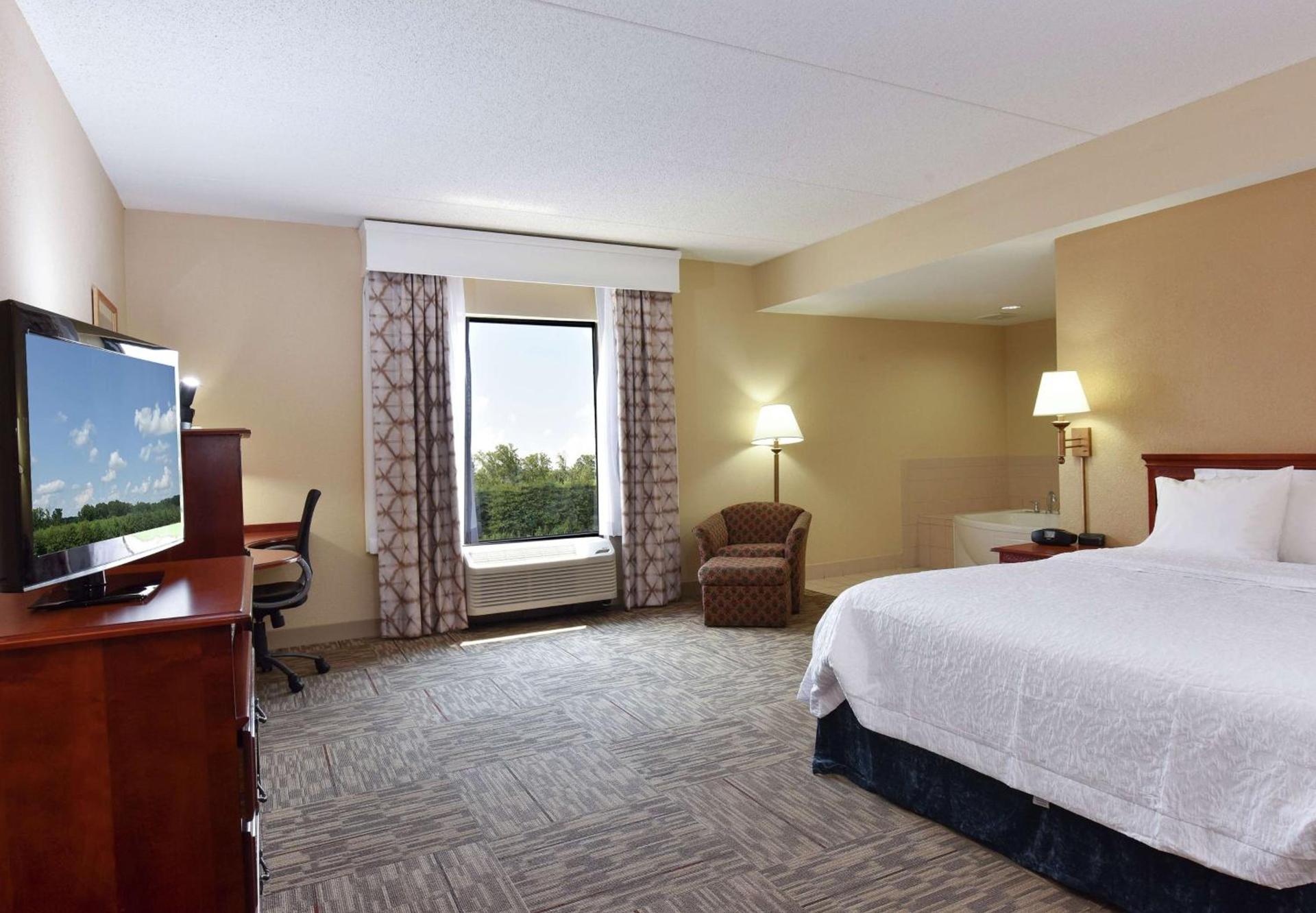 Hampton Inn Selma photo 13