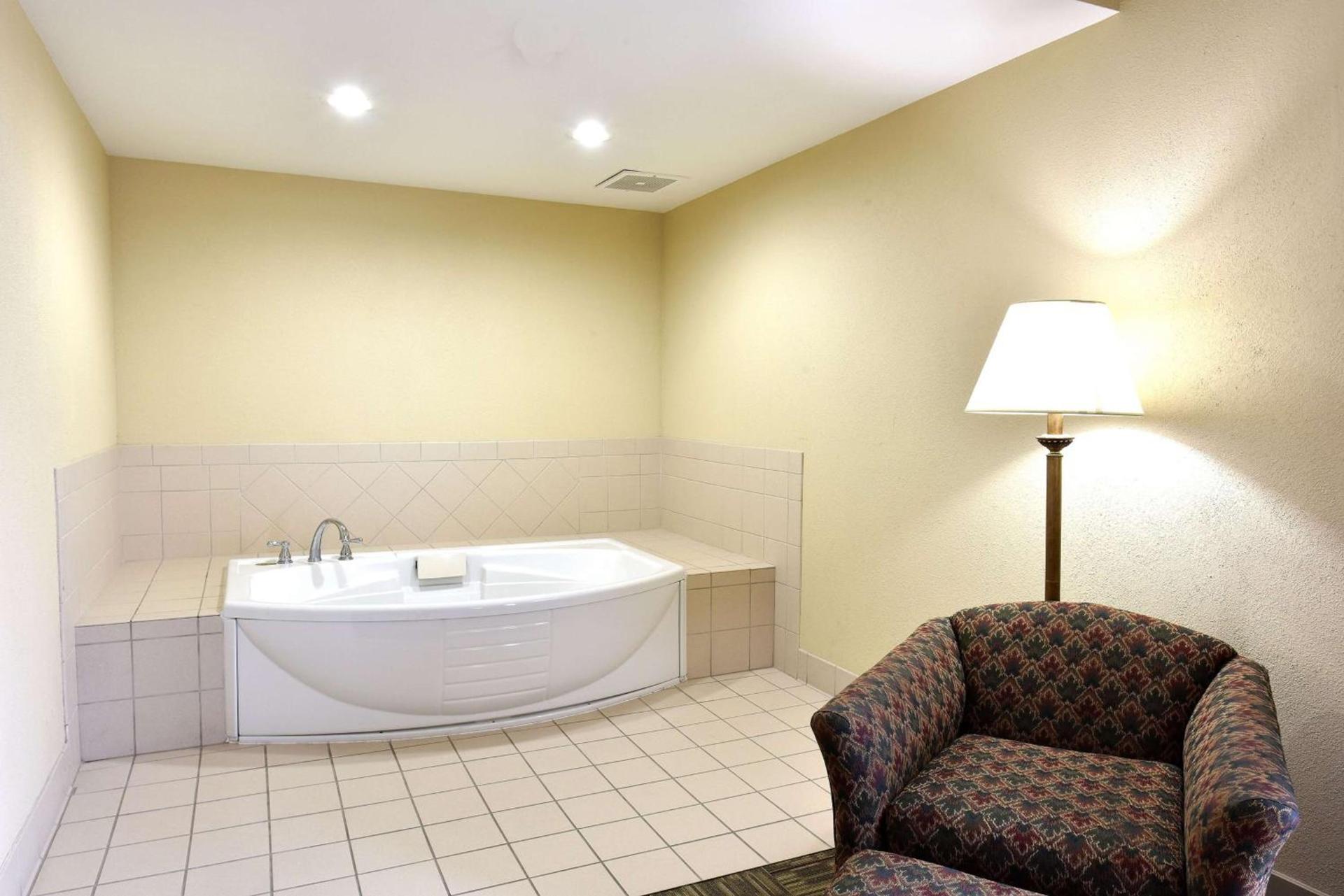 Hampton Inn Selma photo 28