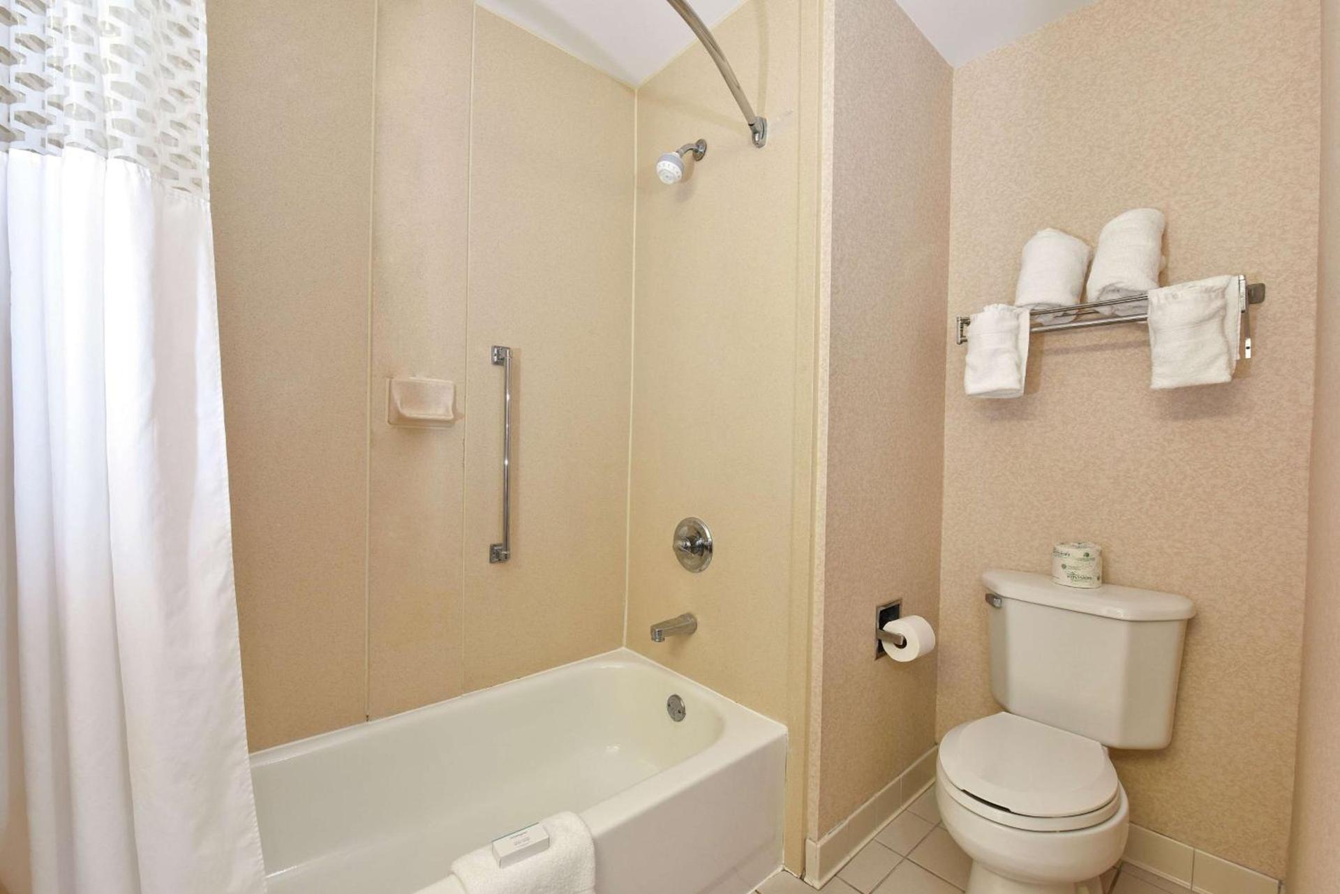Hampton Inn Selma photo 33