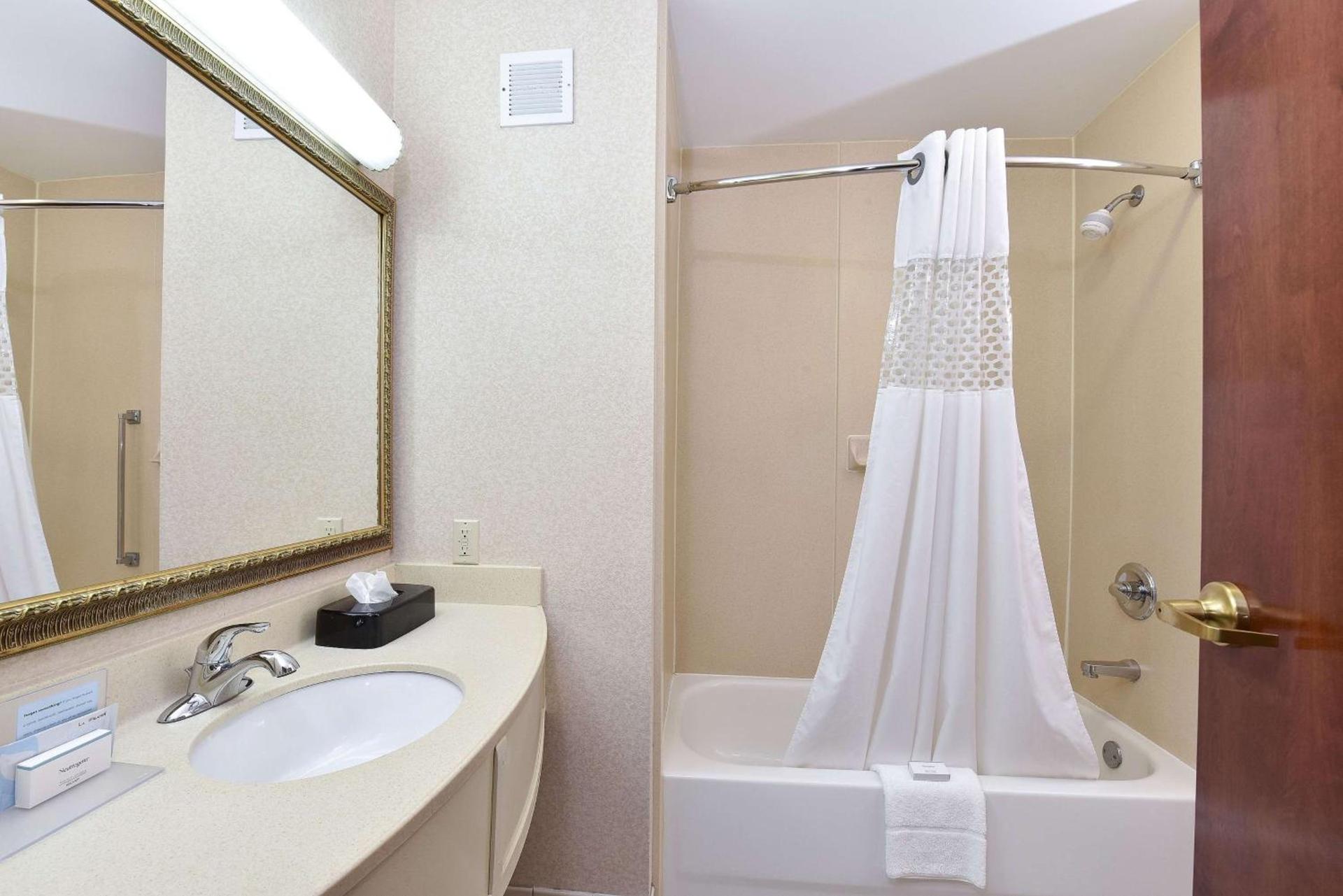 Hampton Inn Selma photo 34
