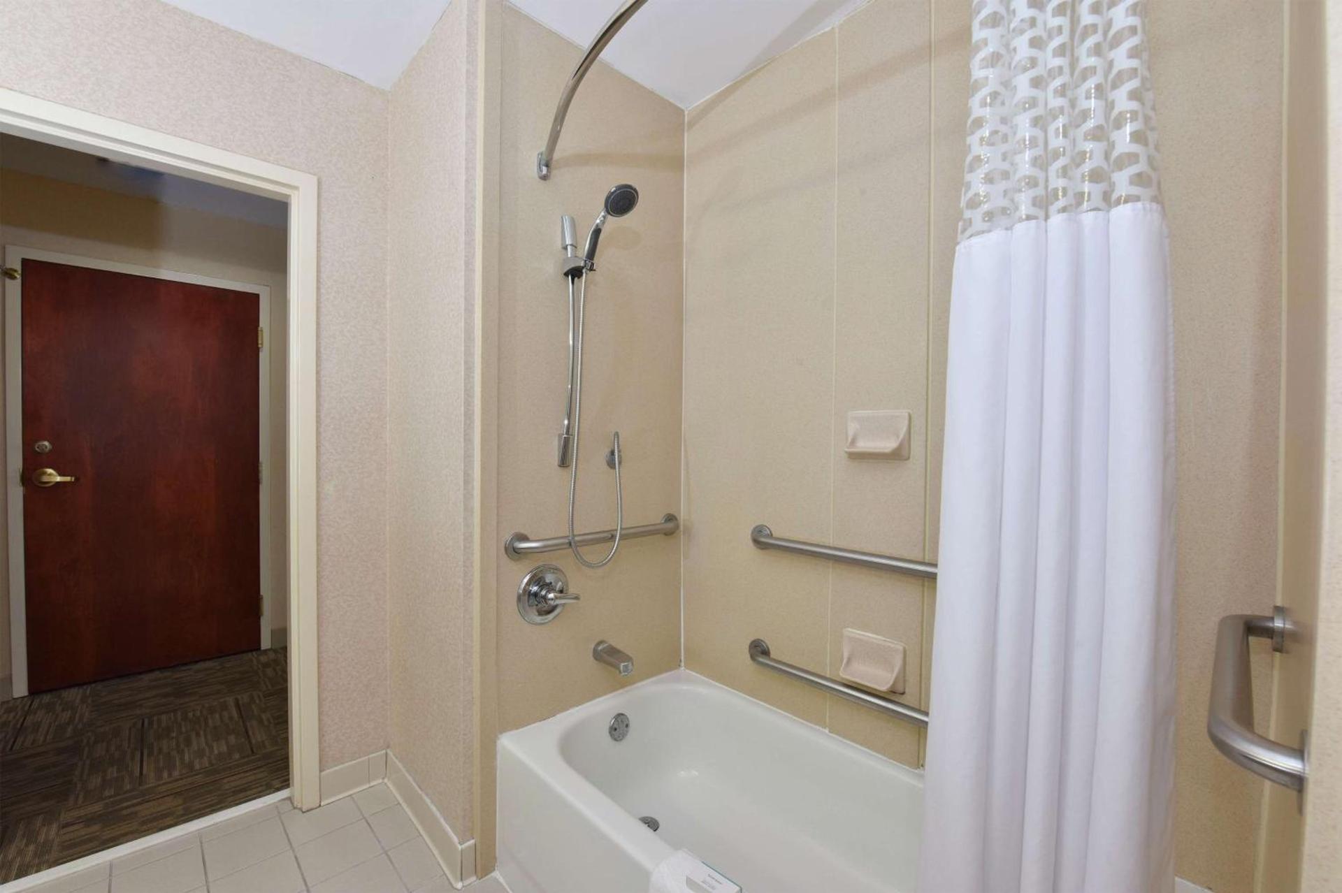 Hampton Inn Selma photo 39