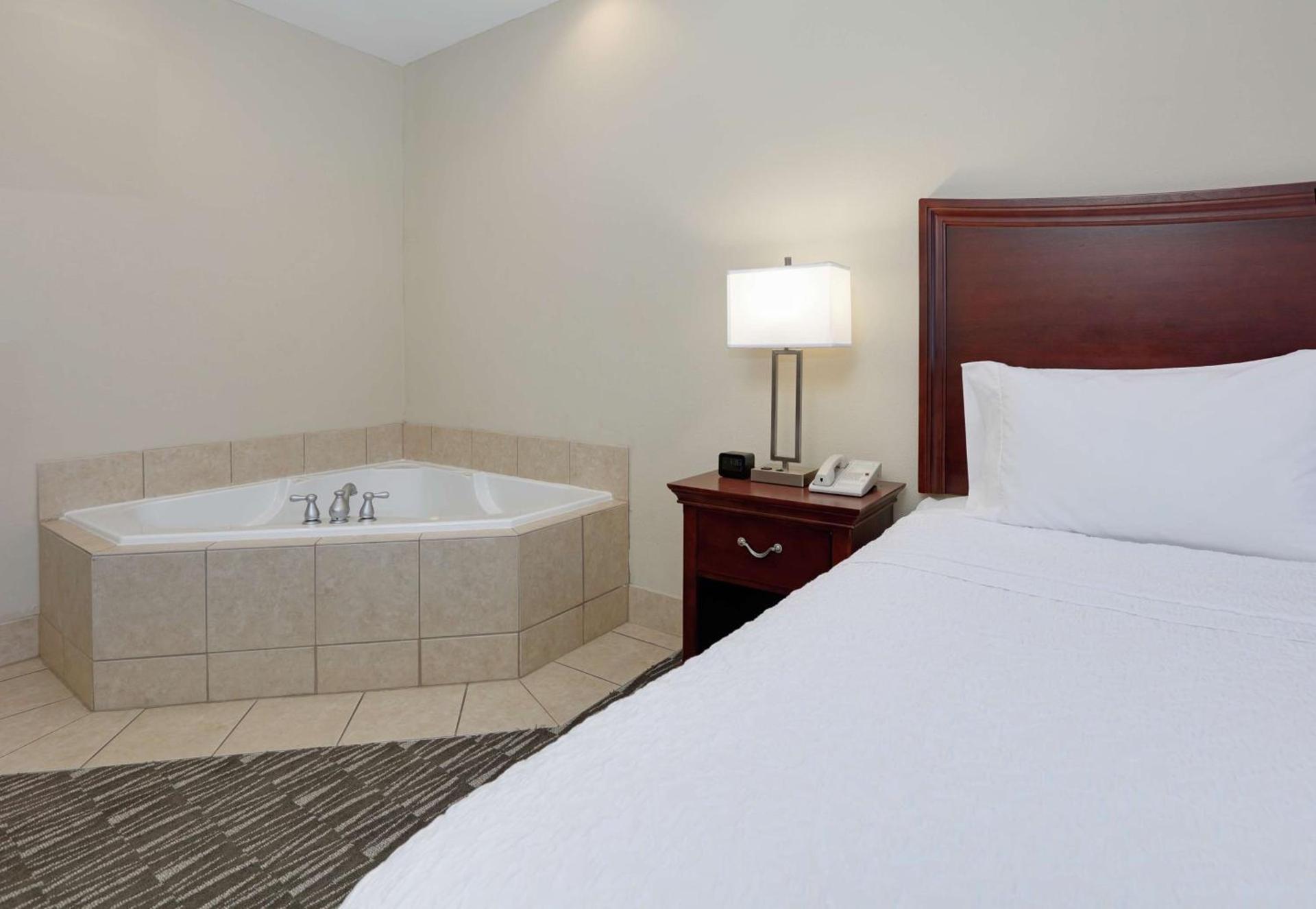 Hampton Inn & Suites Southern Pines-Pinehurst photo 27