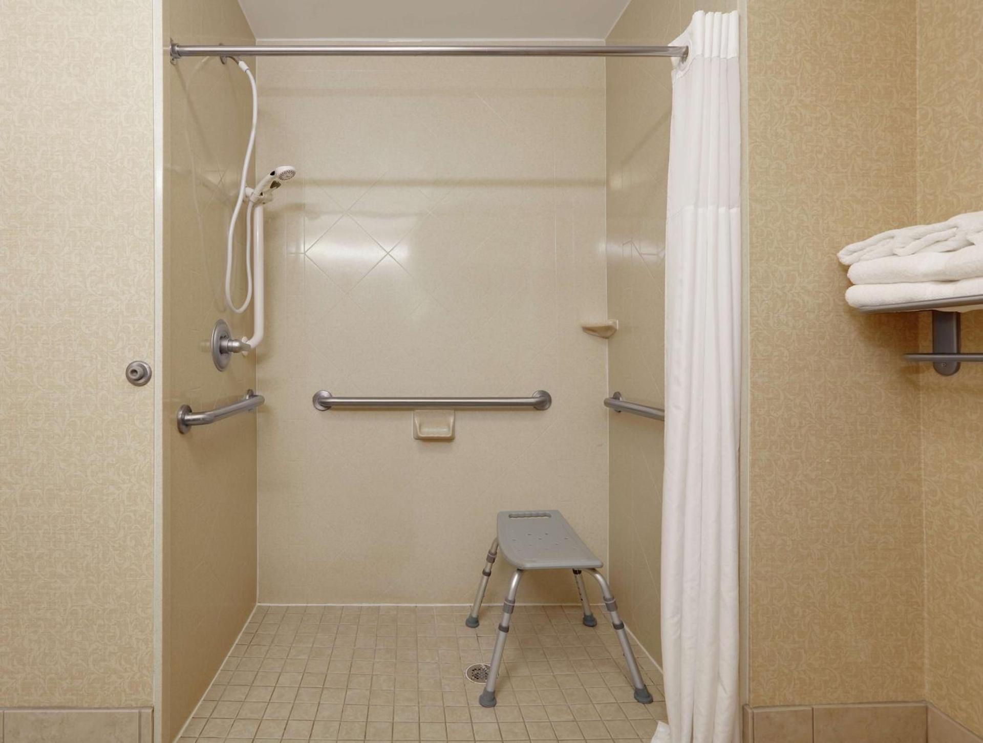 Hampton Inn & Suites Southern Pines-Pinehurst photo 24