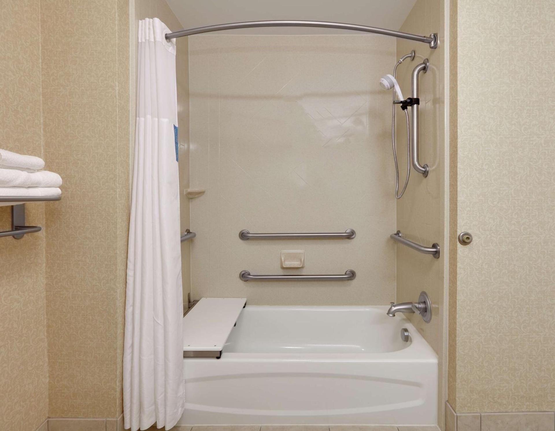 Hampton Inn & Suites Southern Pines-Pinehurst photo 28