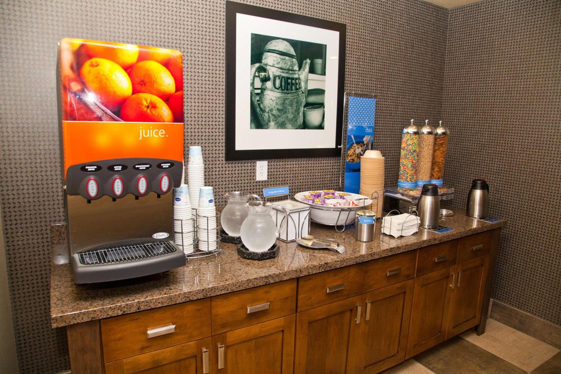Hampton Inn & Suites Salinas photo 12