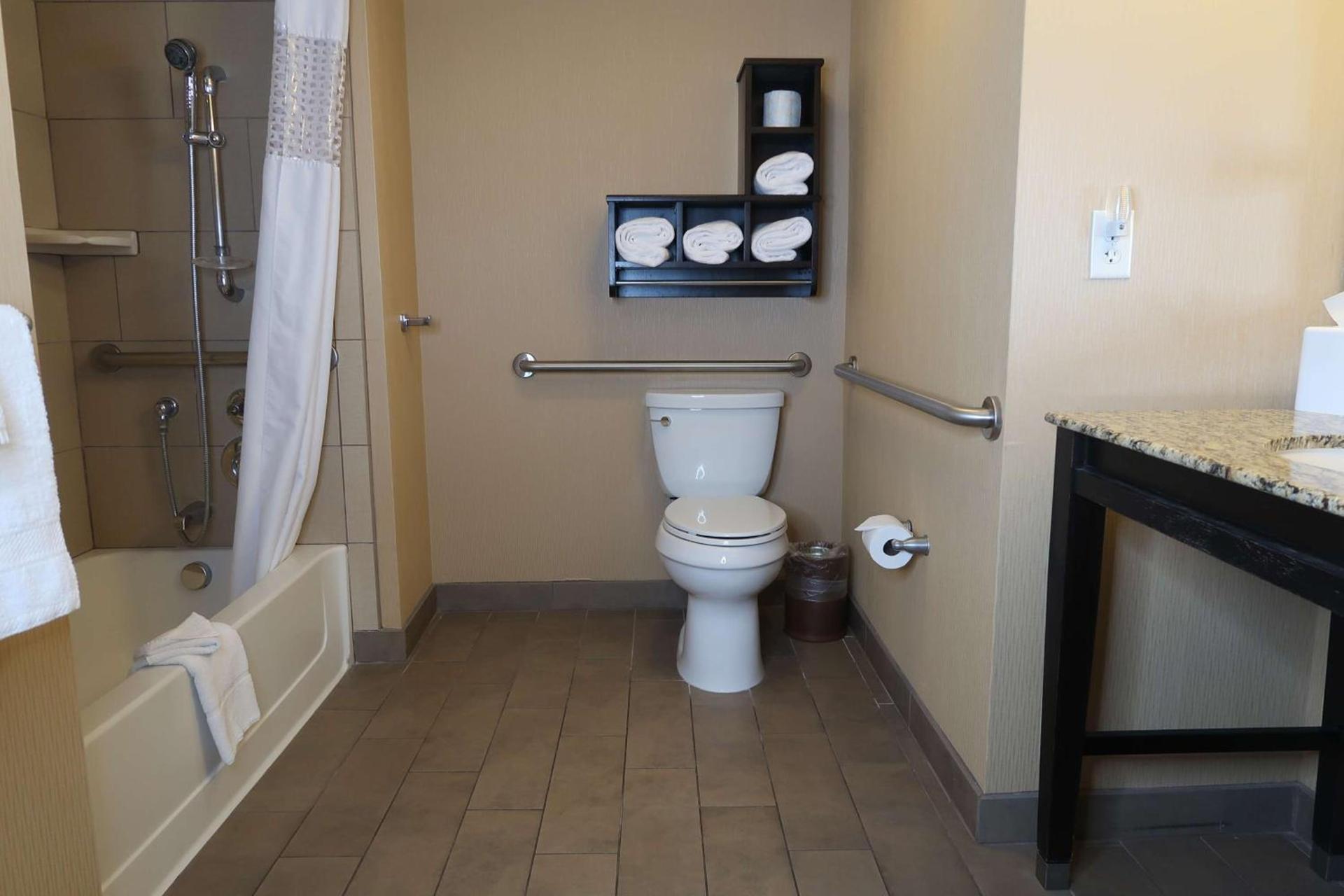 Hampton Inn & Suites Salinas photo 15