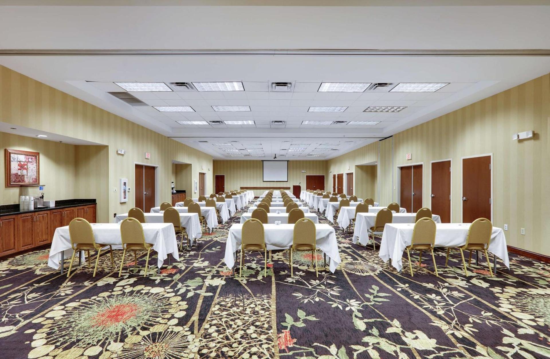 Hampton Inn & Suites Southern Pines-Pinehurst photo 47
