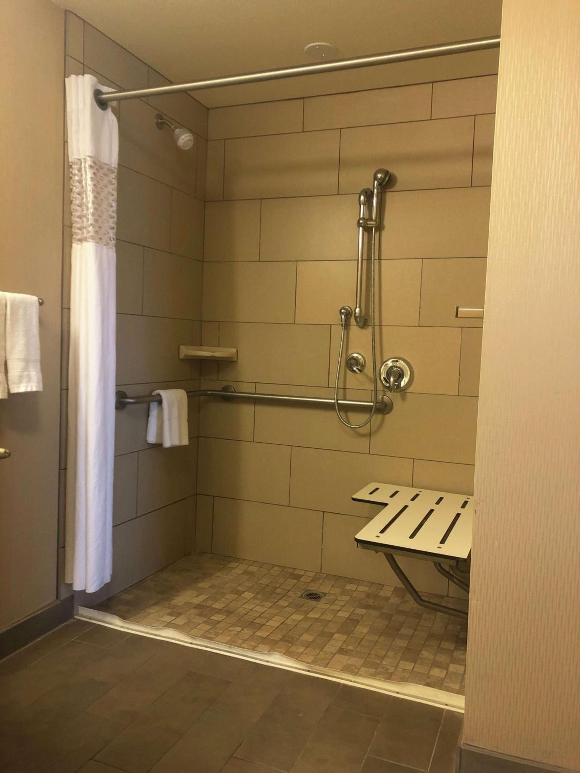 Hampton Inn & Suites Salinas photo 18