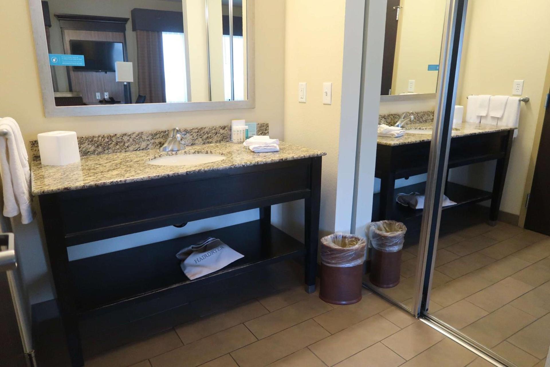 Hampton Inn & Suites Salinas photo 25