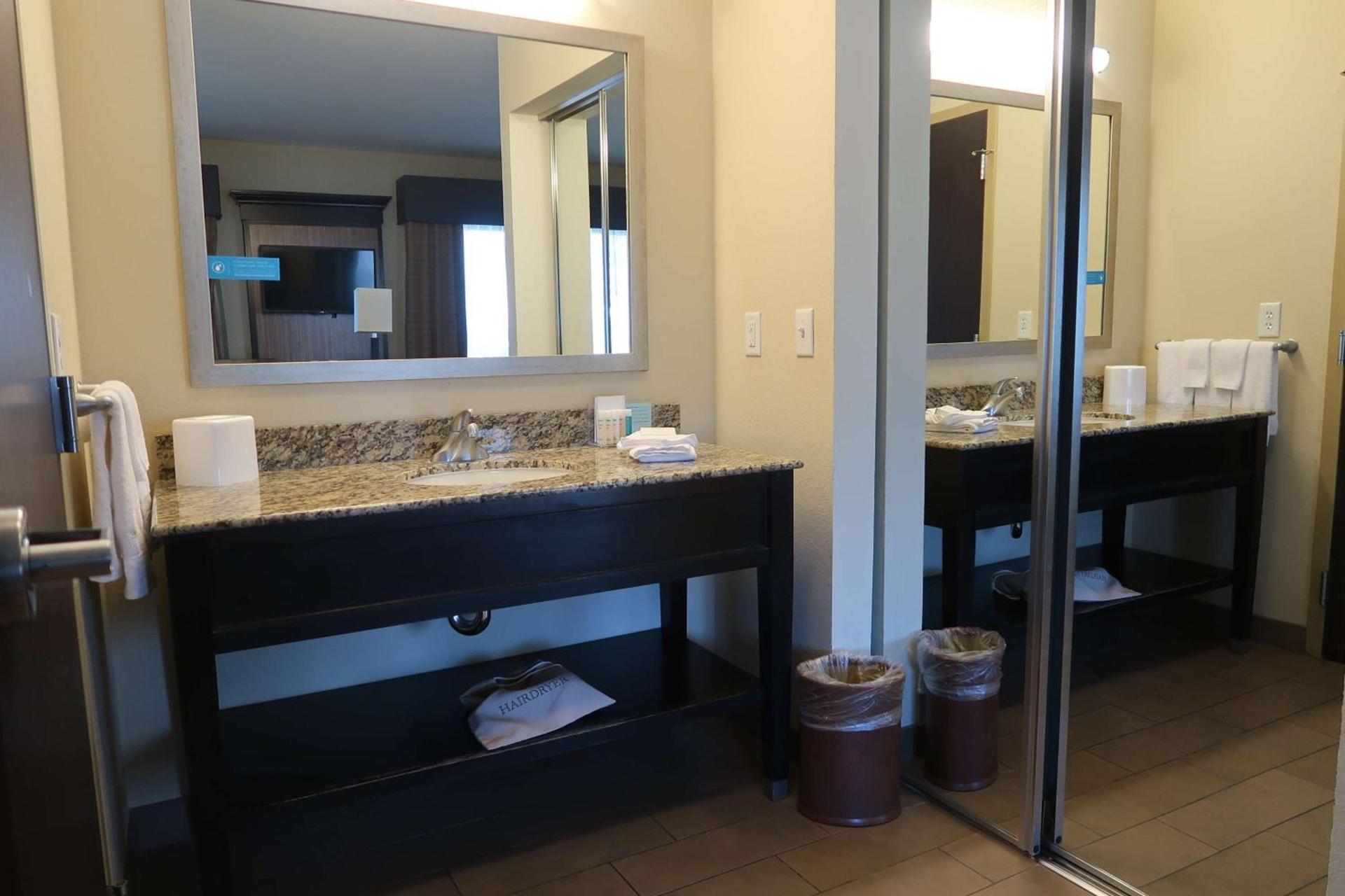 Hampton Inn & Suites Salinas photo 26