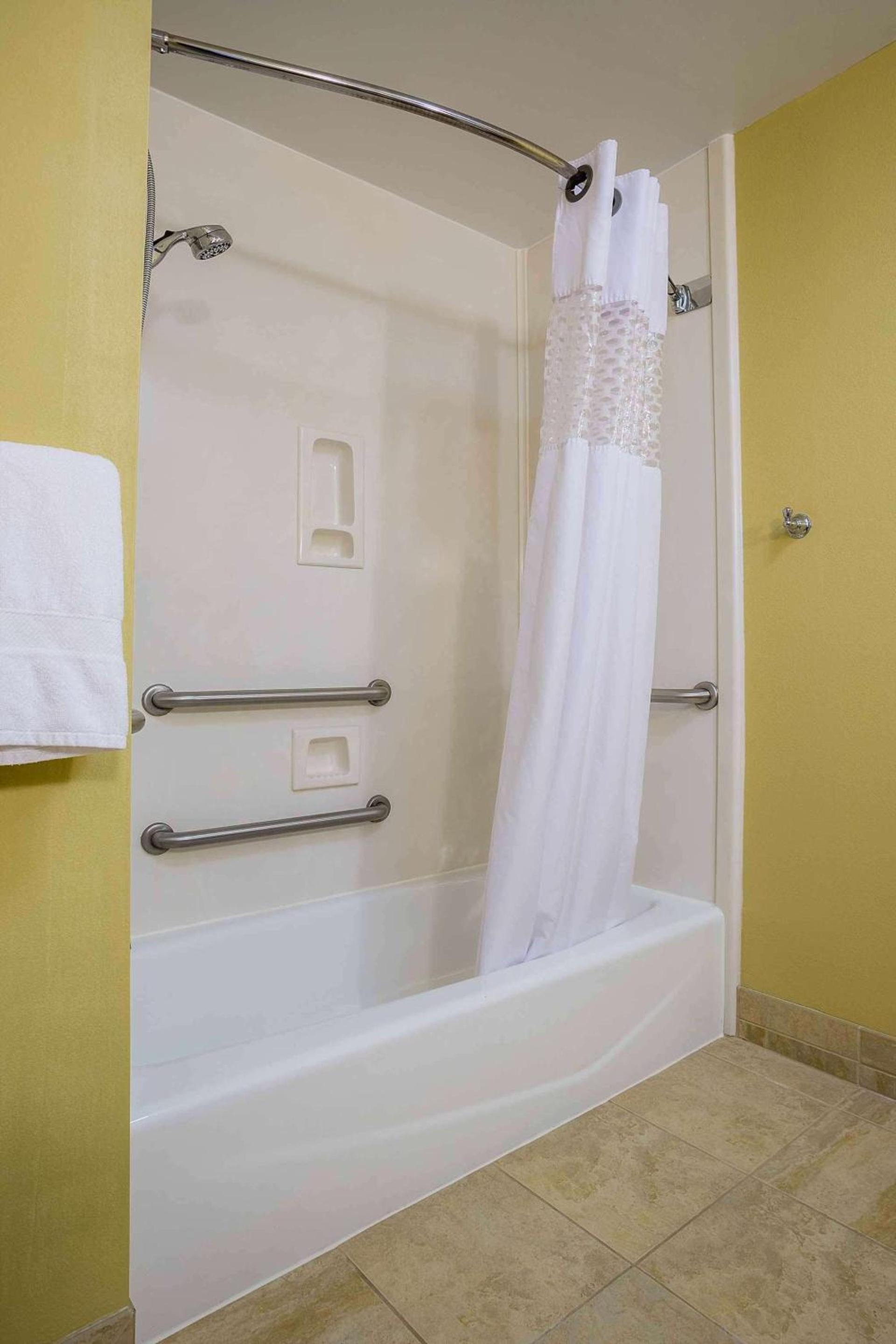 Hampton Inn Somerset photo 49