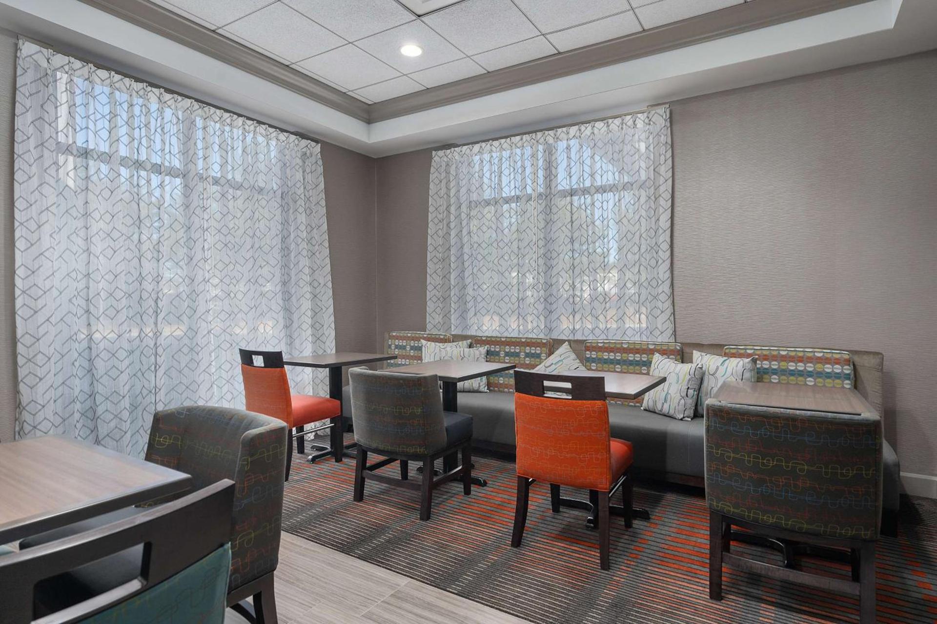 Hampton Inn - Springfield photo 29