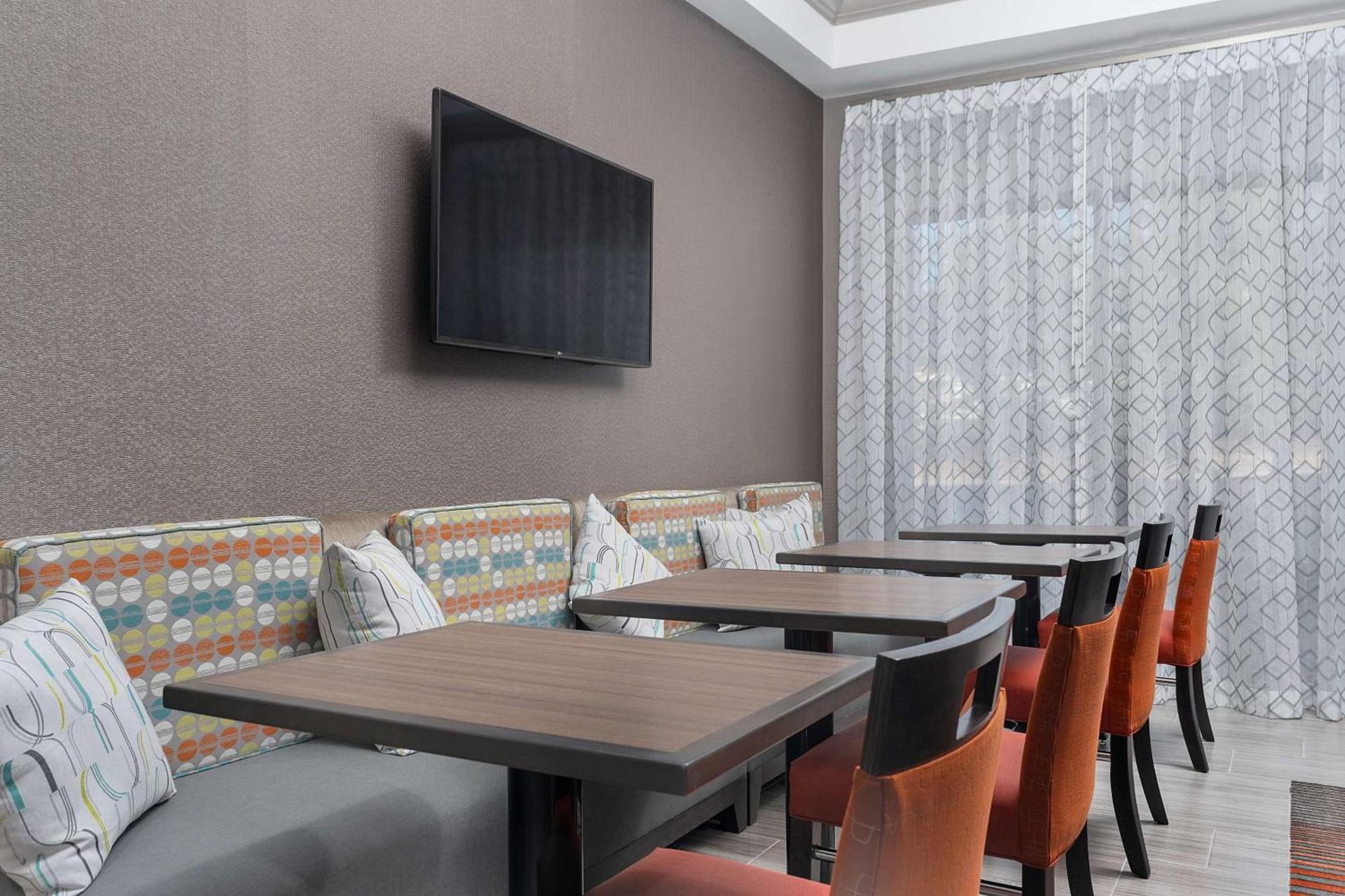 Hampton Inn - Springfield photo 30