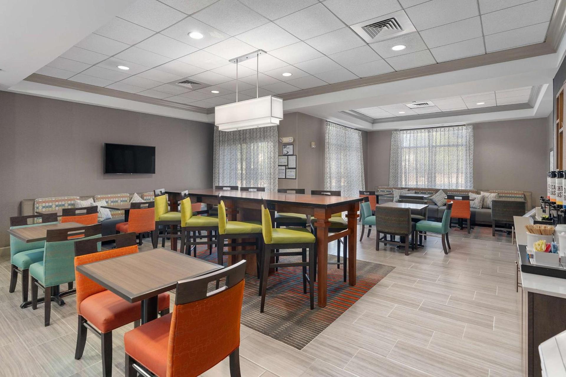 Hampton Inn - Springfield photo 32