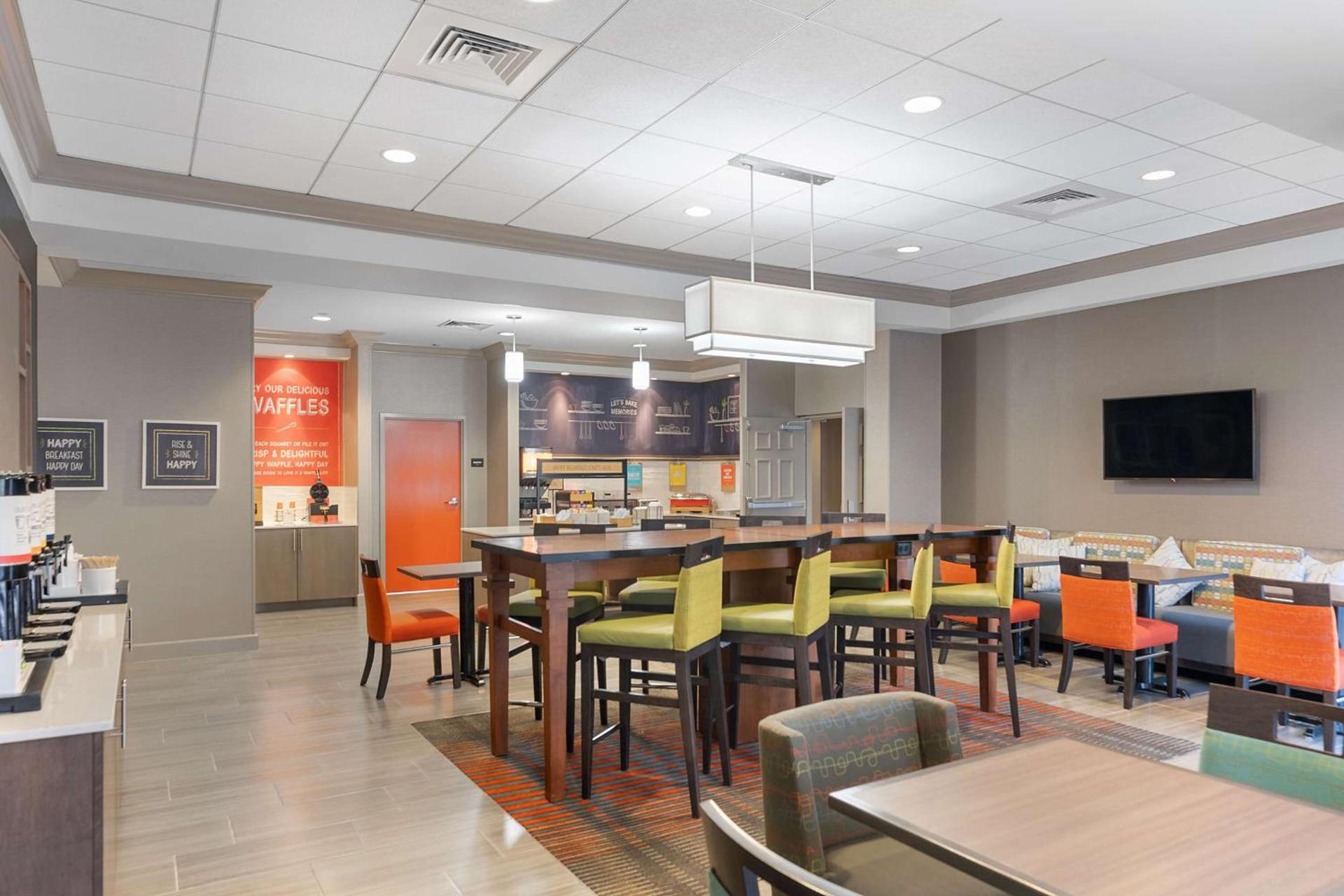 Hampton Inn - Springfield photo 35