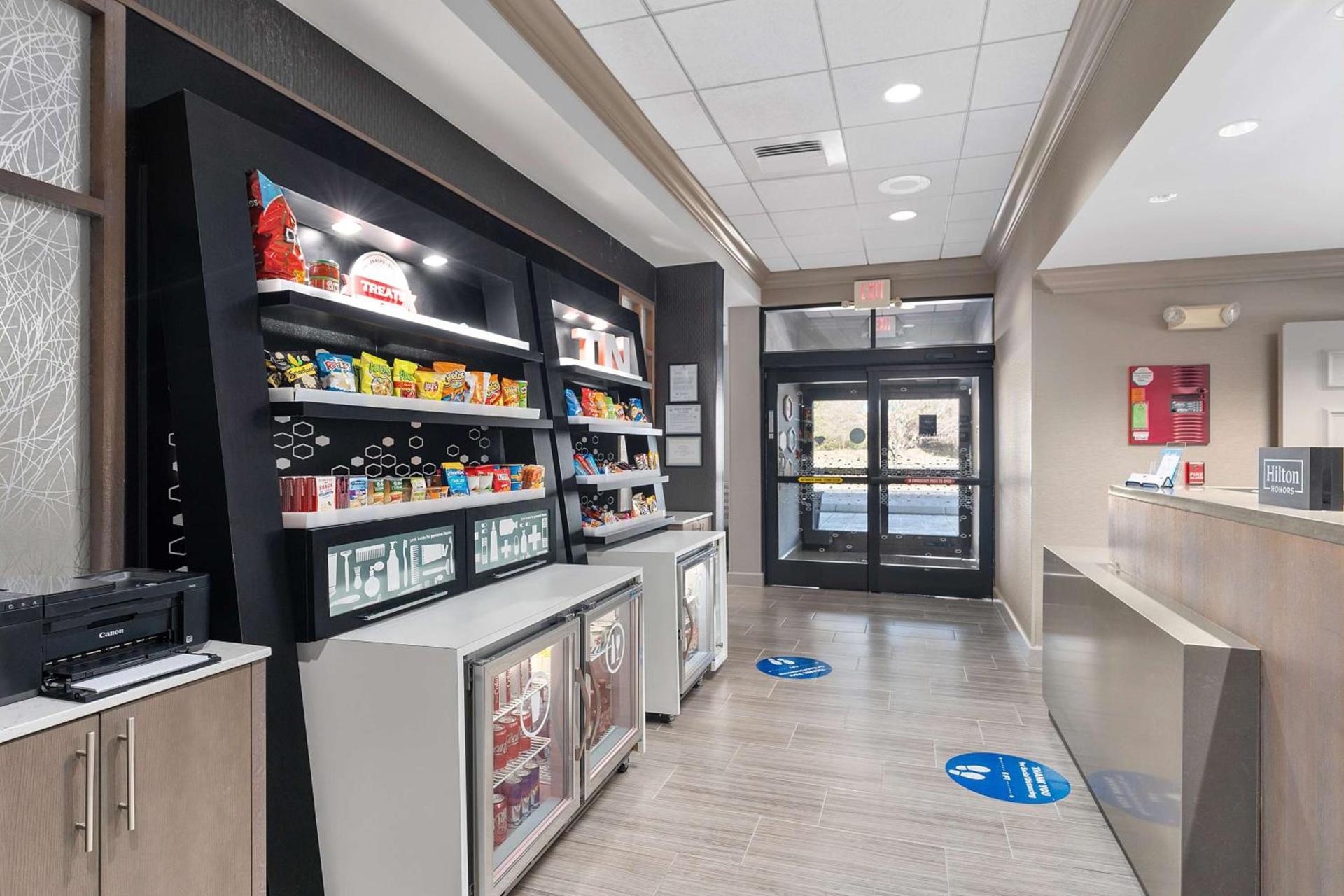Hampton Inn - Springfield photo 38