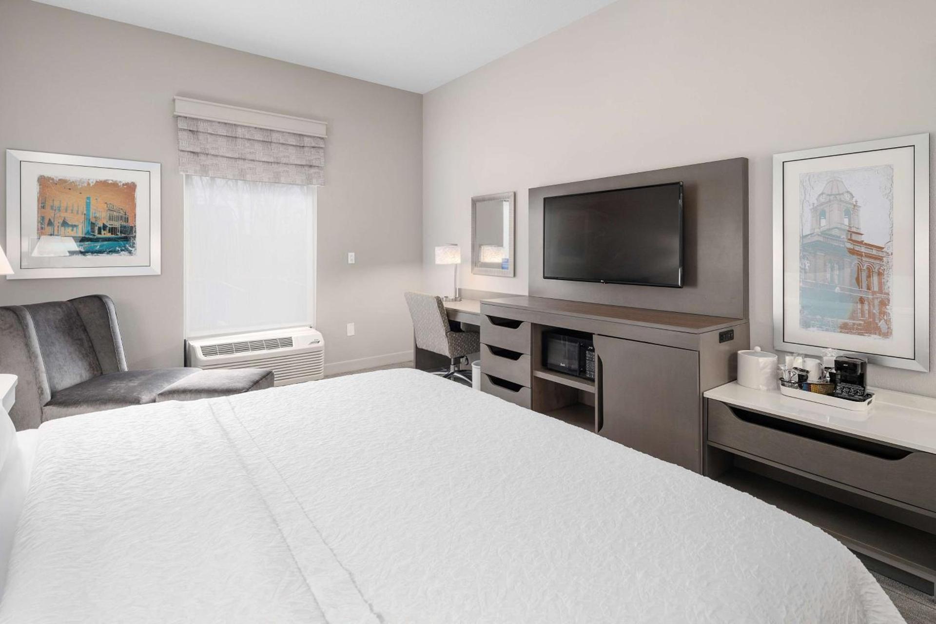 Hampton Inn - Springfield photo 43
