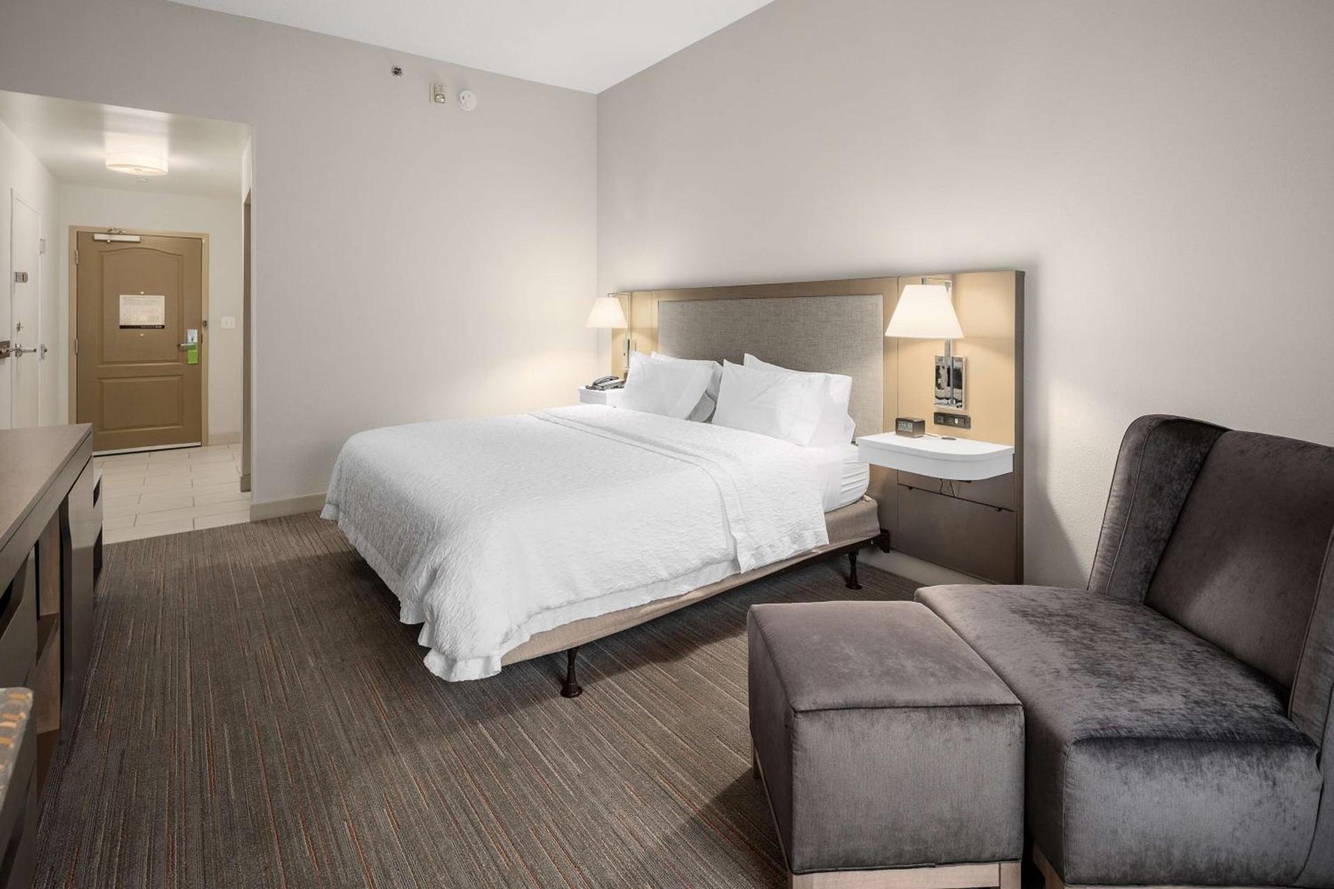 Hampton Inn - Springfield photo 2