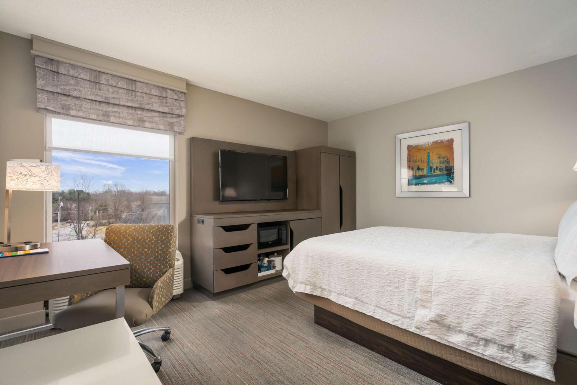 Hampton Inn - Springfield photo 8