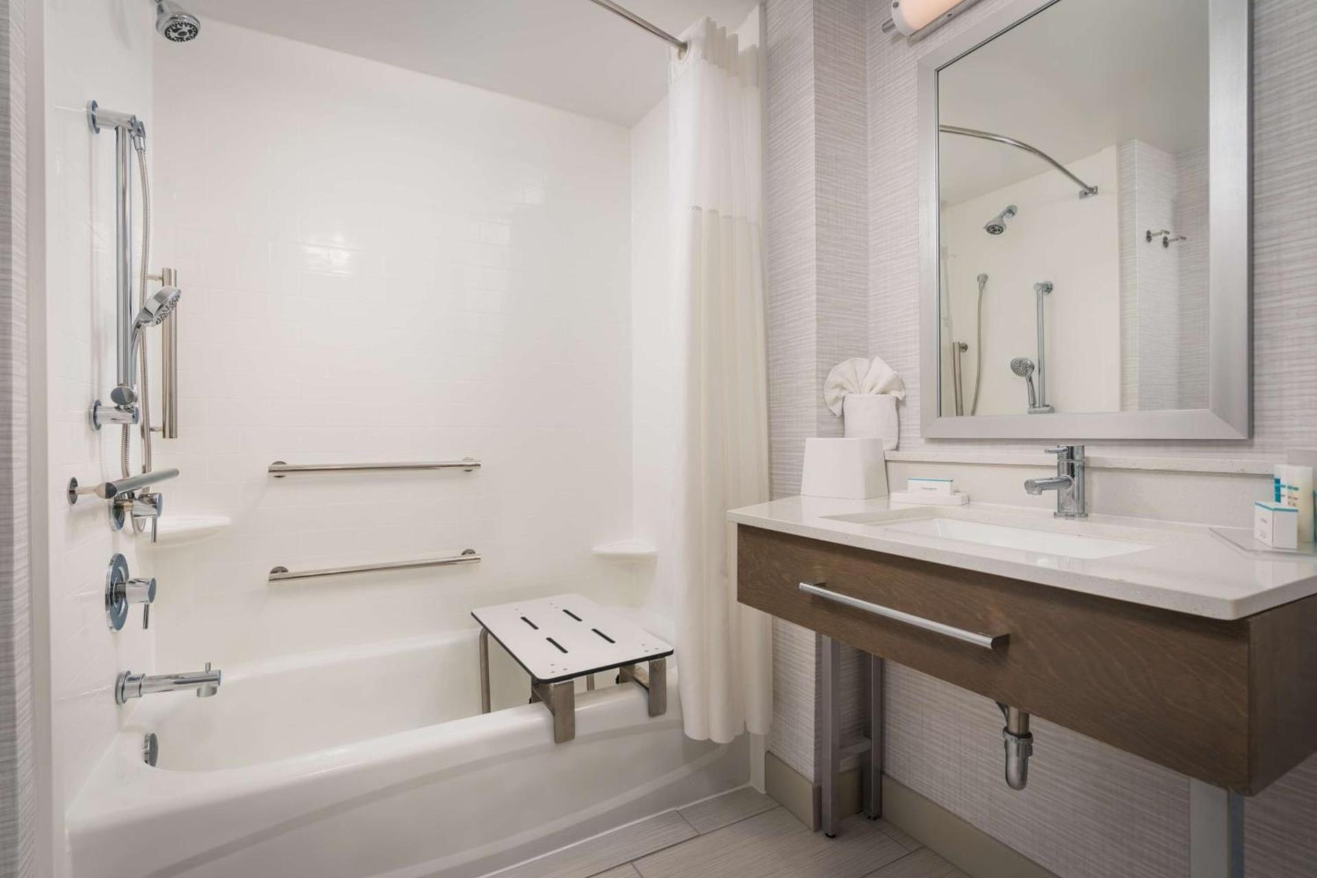 Hampton Inn - Springfield photo 13
