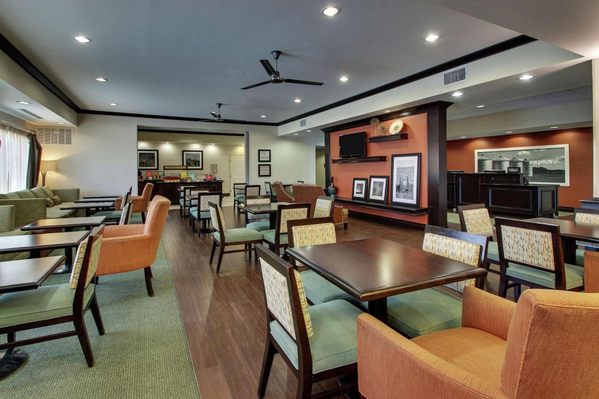 Hampton Inn Vernon photo 11