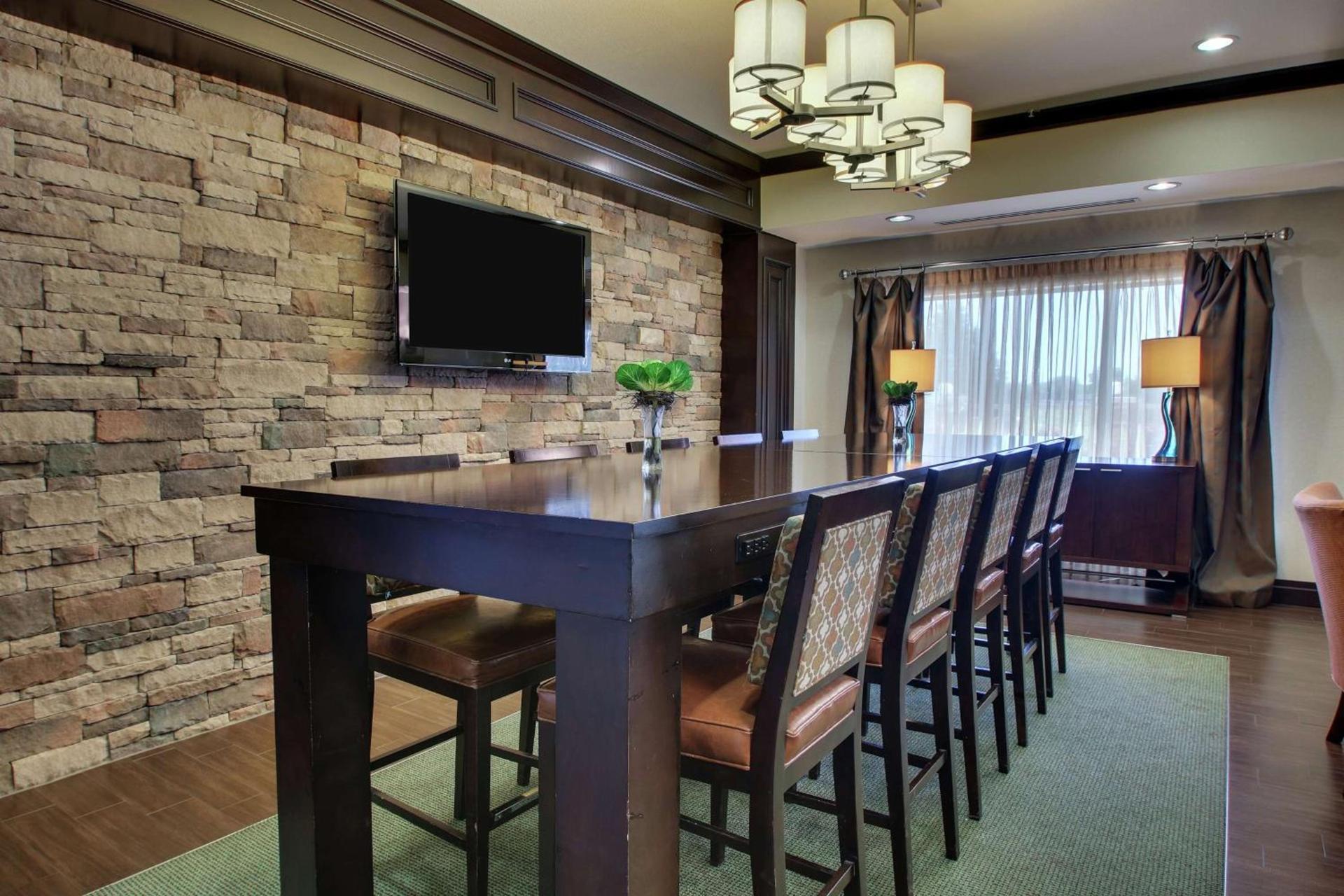 Hampton Inn Vernon photo 13