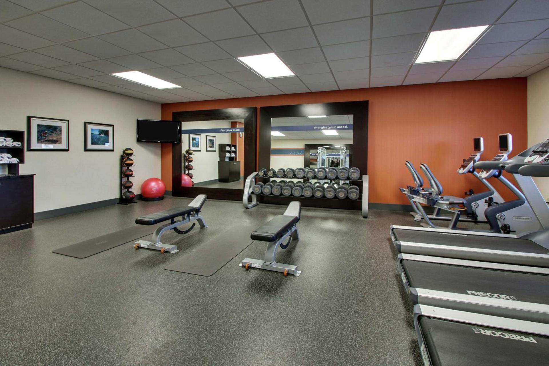 Hampton Inn Vernon photo 17