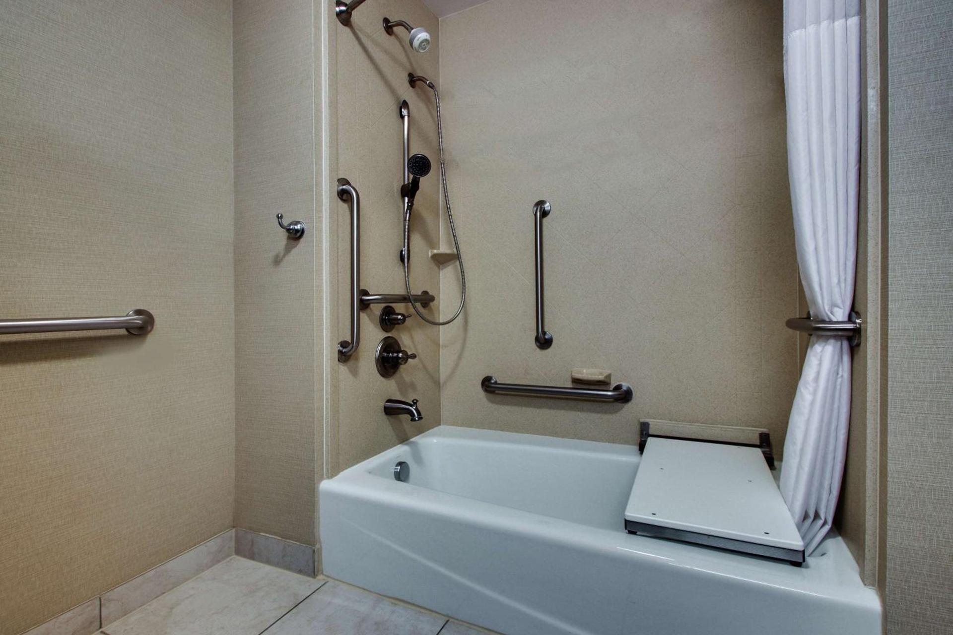 Hampton Inn Vernon photo 33