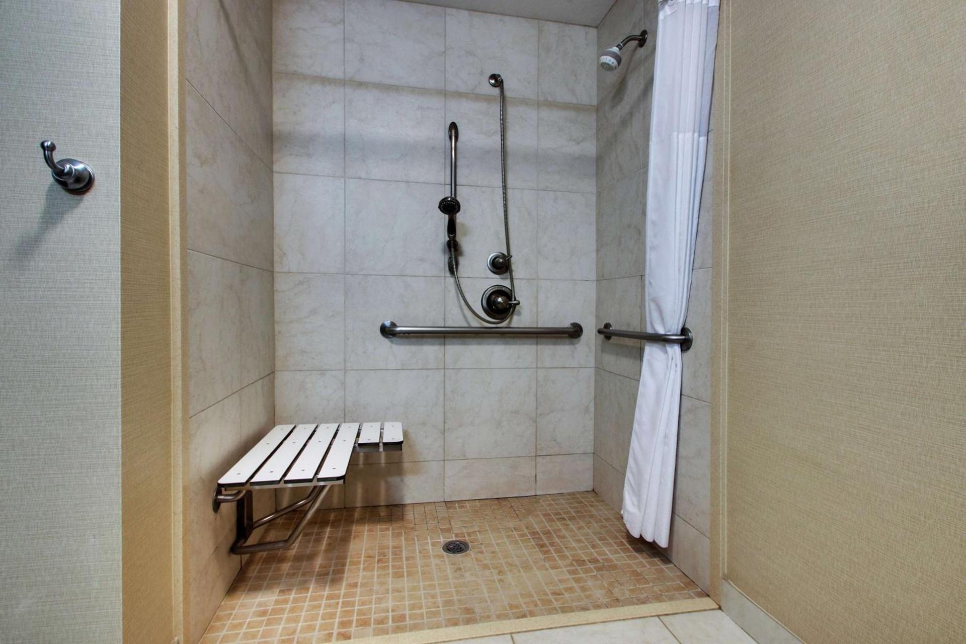Hampton Inn Vernon photo 32