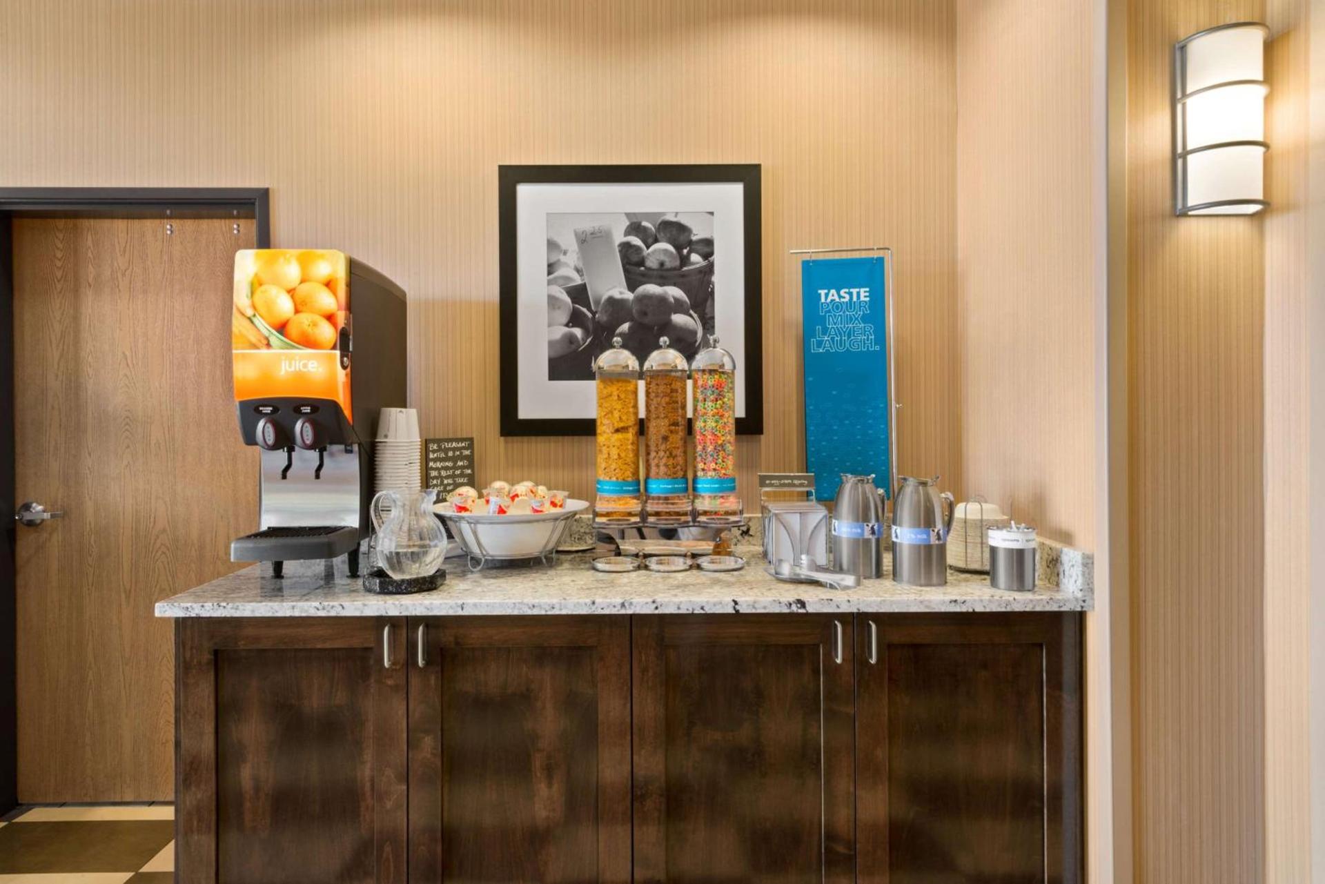 Hampton Inn Spearfish photo 9