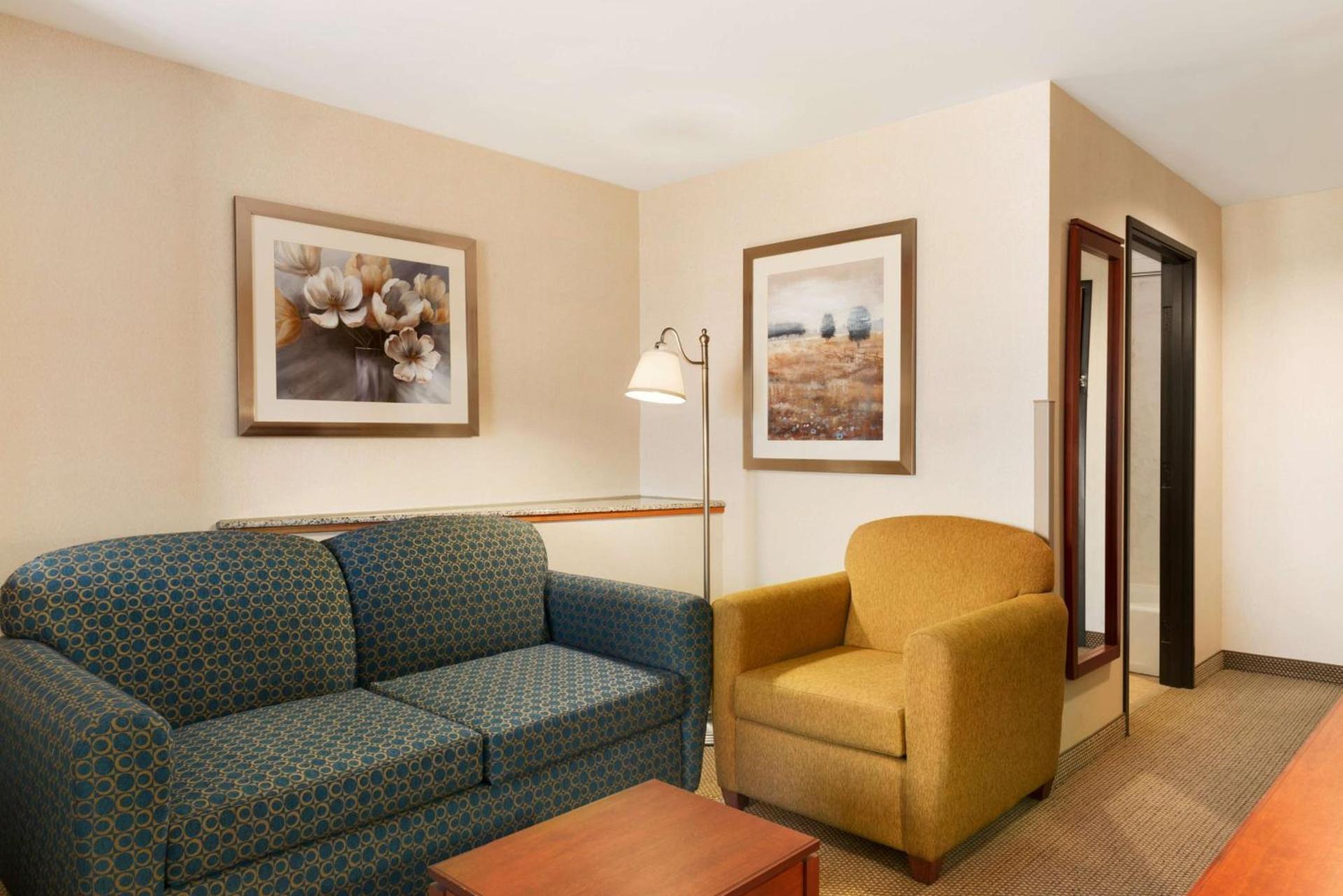 Hampton Inn Spearfish photo 14