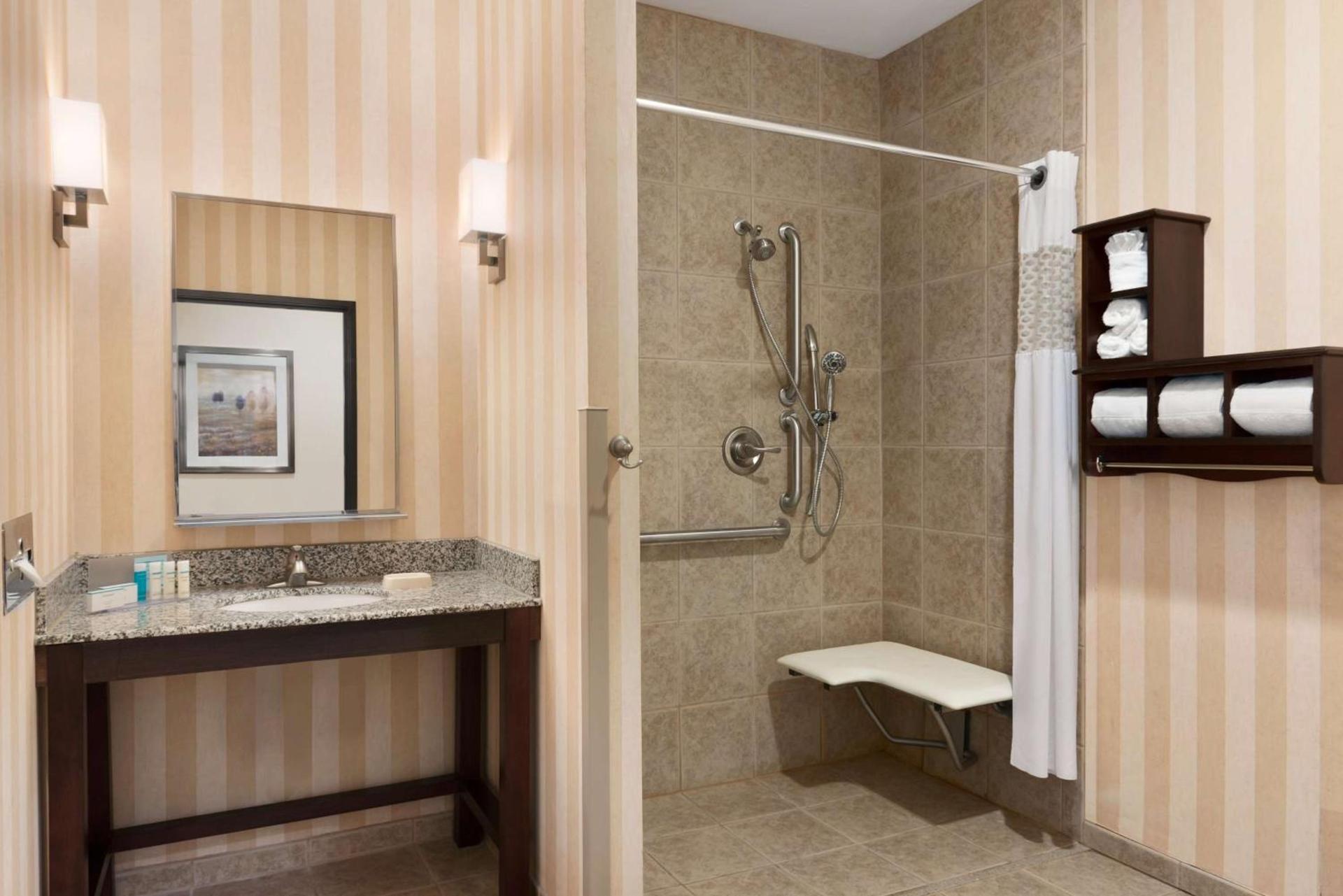 Hampton Inn Spearfish photo 16