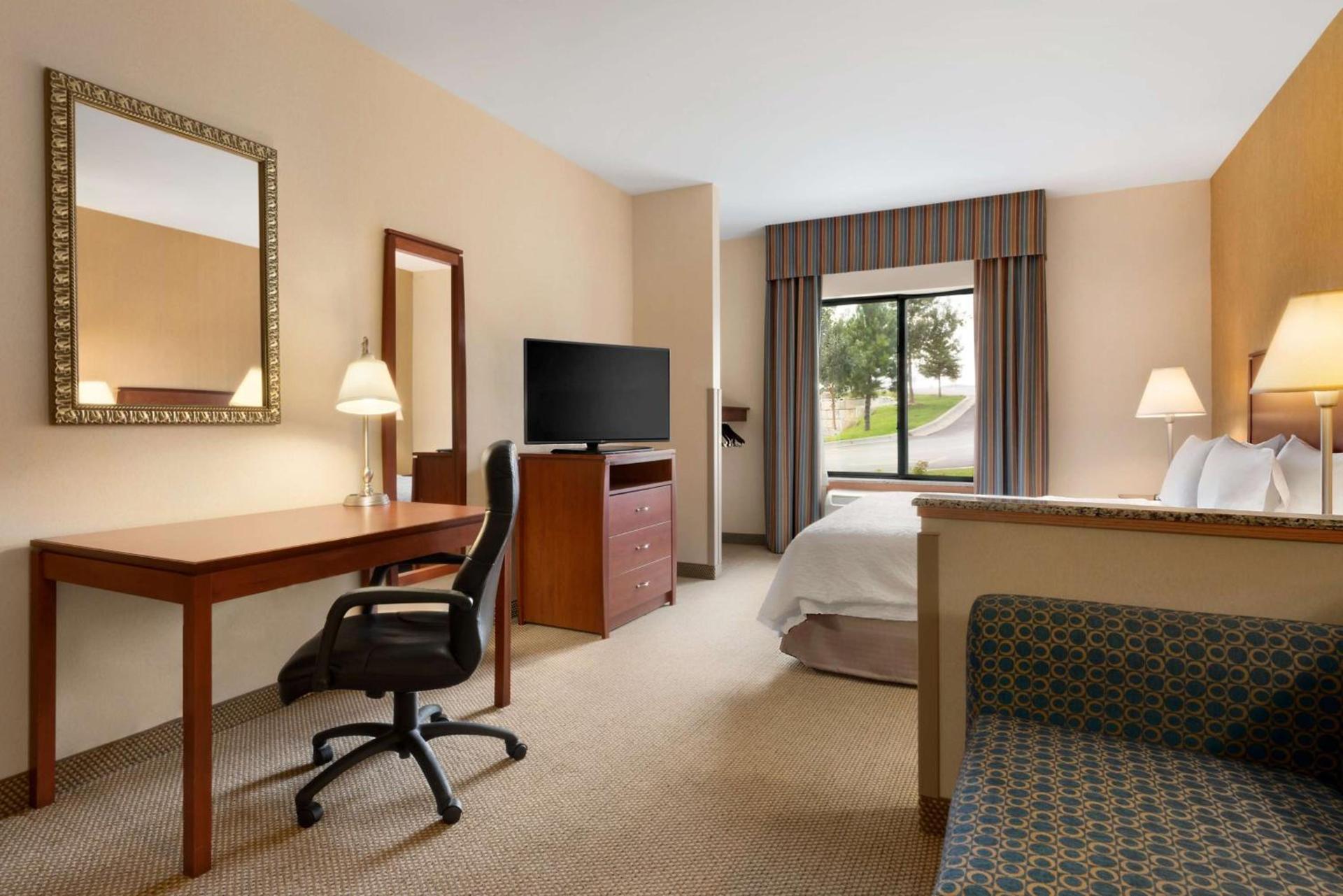 Hampton Inn Spearfish photo 19
