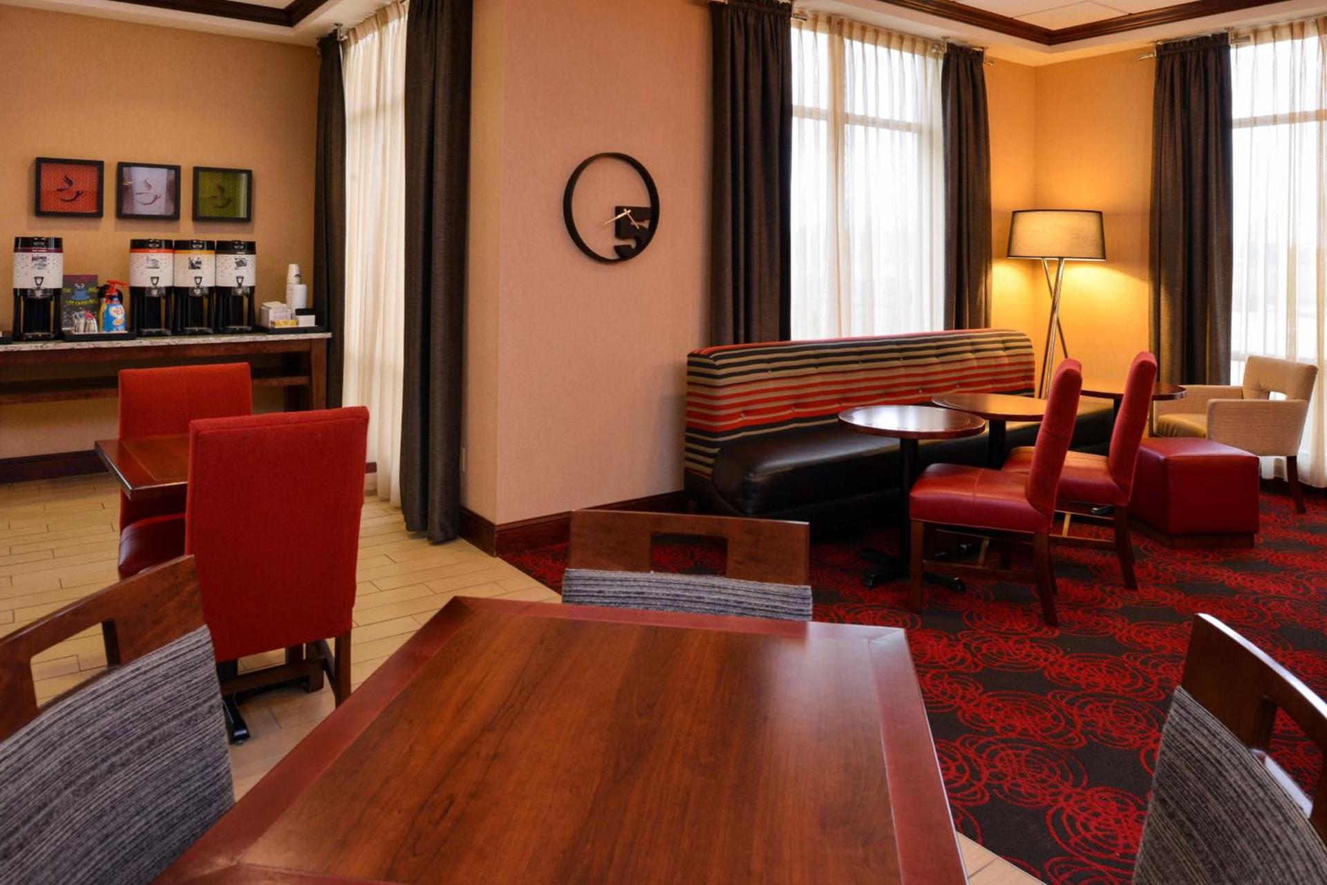 Hampton By Hilton Lincoln photo 7