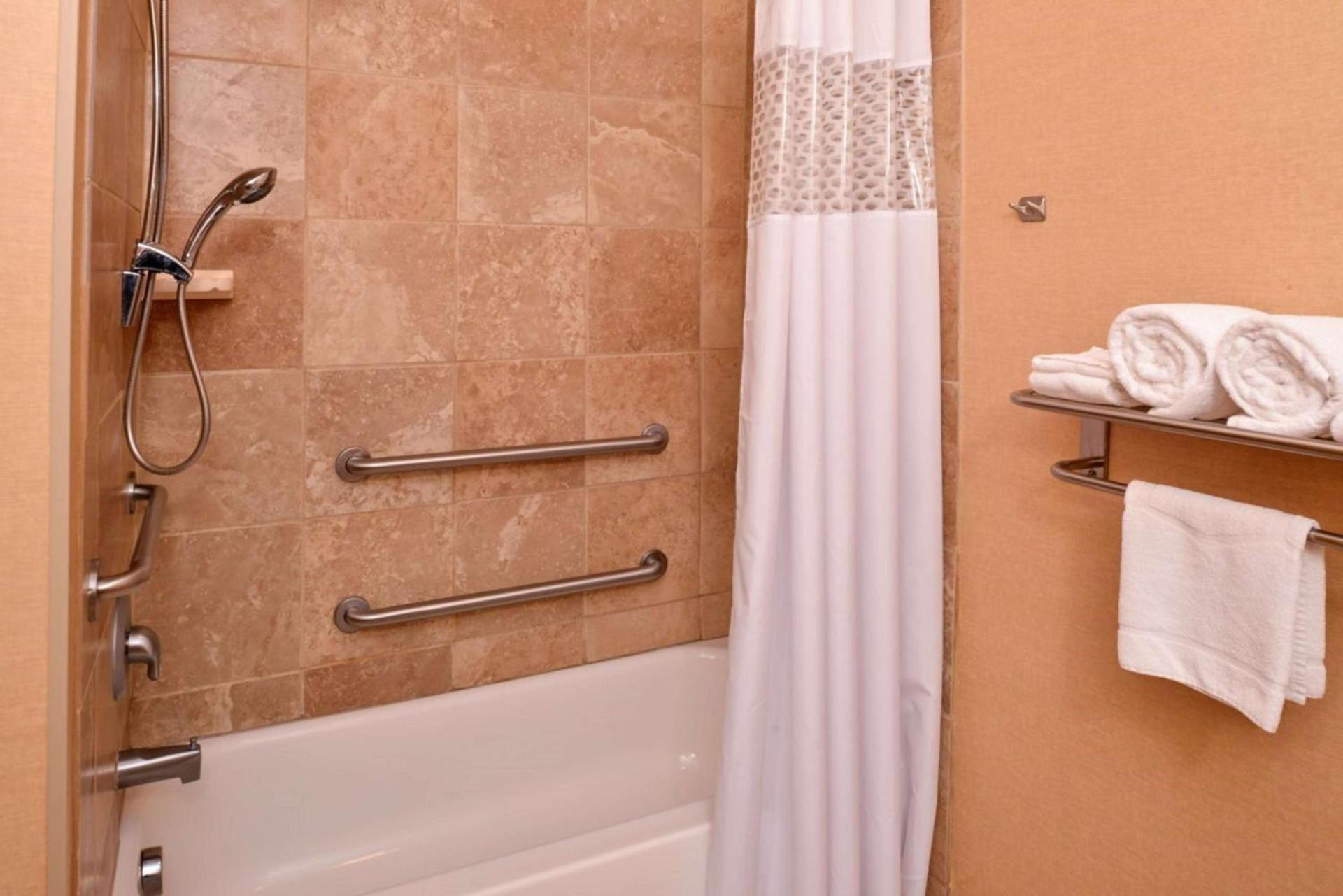 Hampton By Hilton Lincoln photo 19