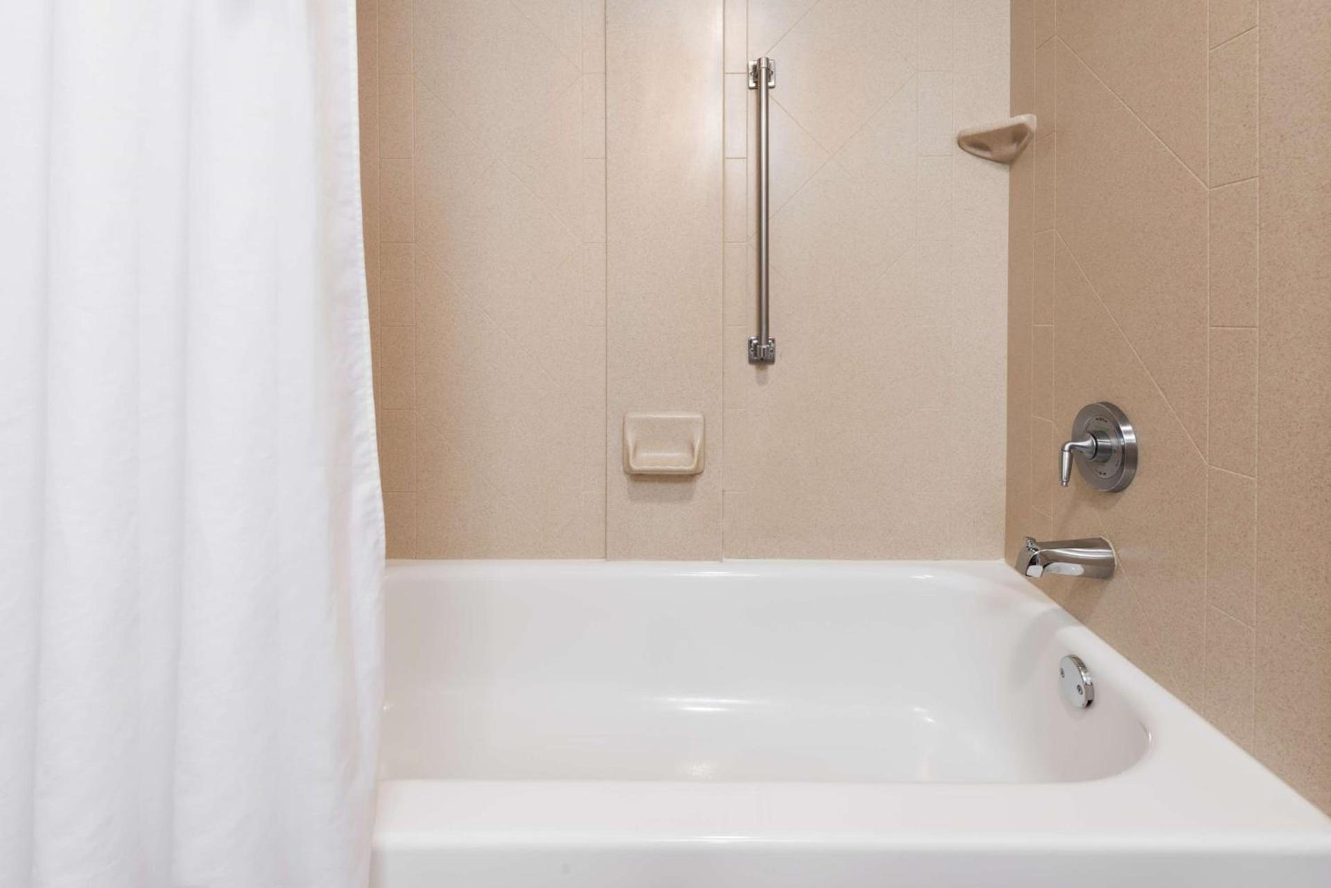 Hampton Inn Ellenton/Bradenton photo 25