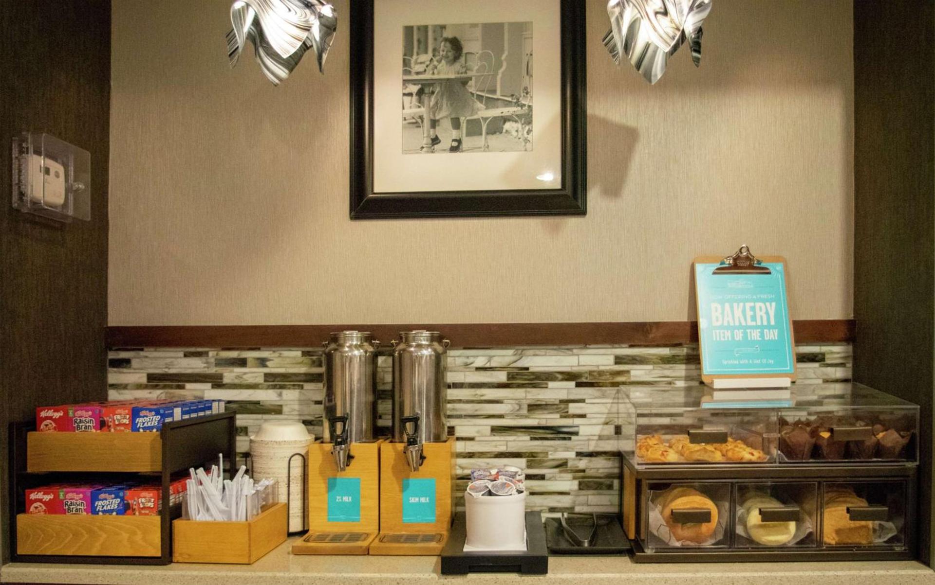 Hampton Inn St. Louis-Chesterfield photo 12