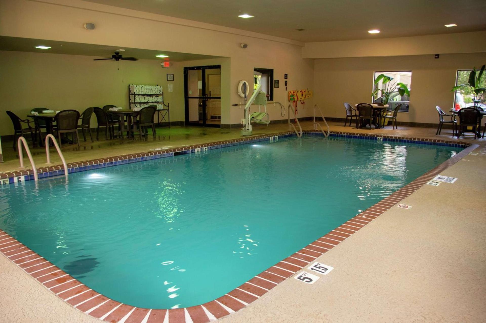 Hampton Inn St. Louis-Chesterfield photo 10