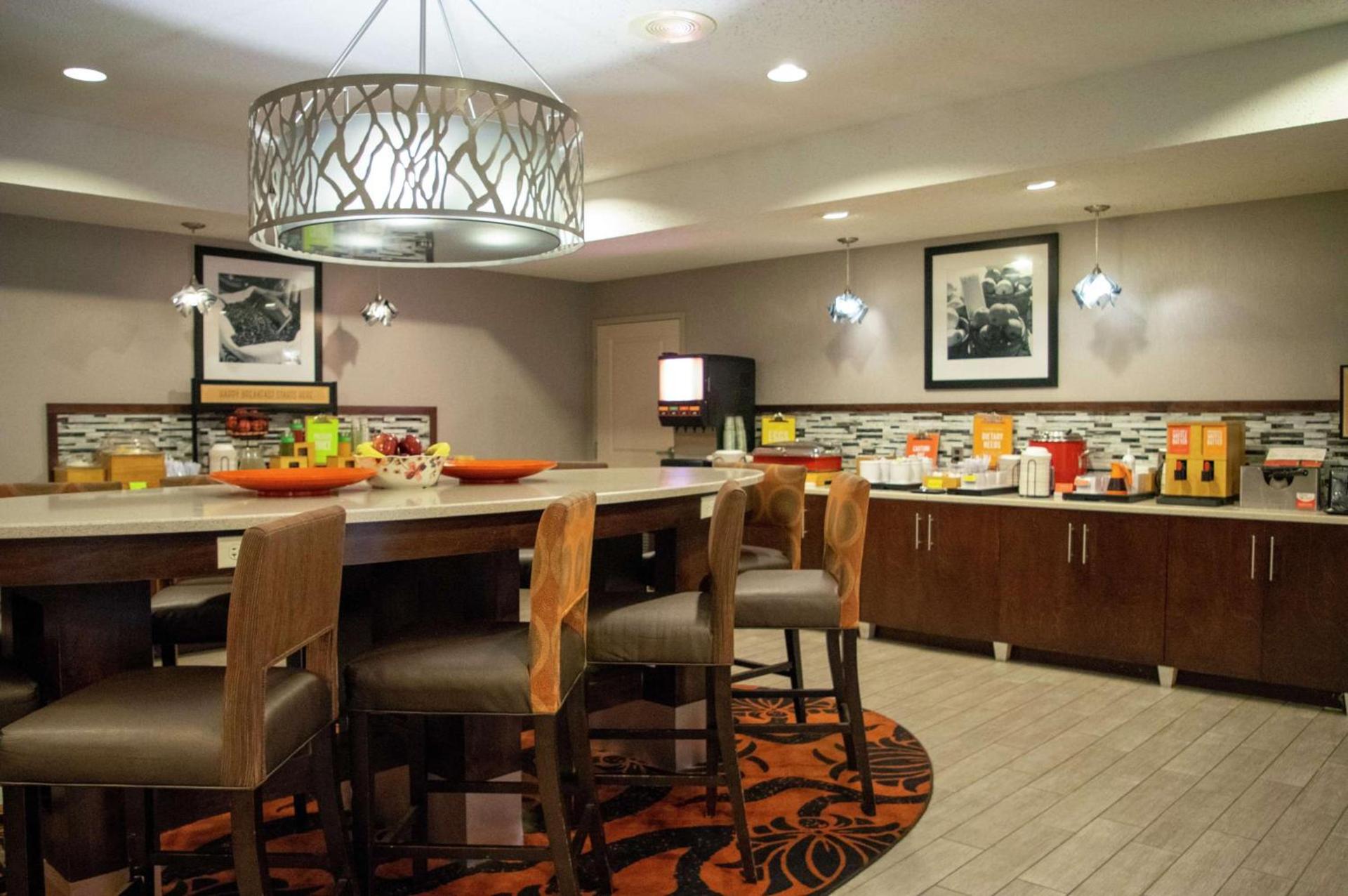 Hampton Inn St. Louis-Chesterfield photo 13