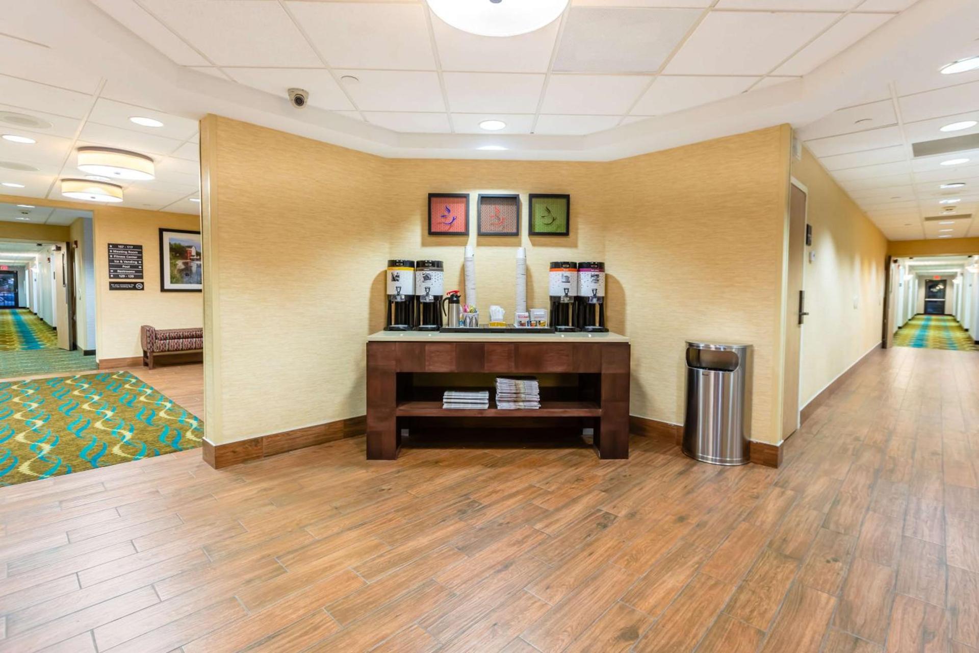 Hampton Inn St Charles St Peters photo 9