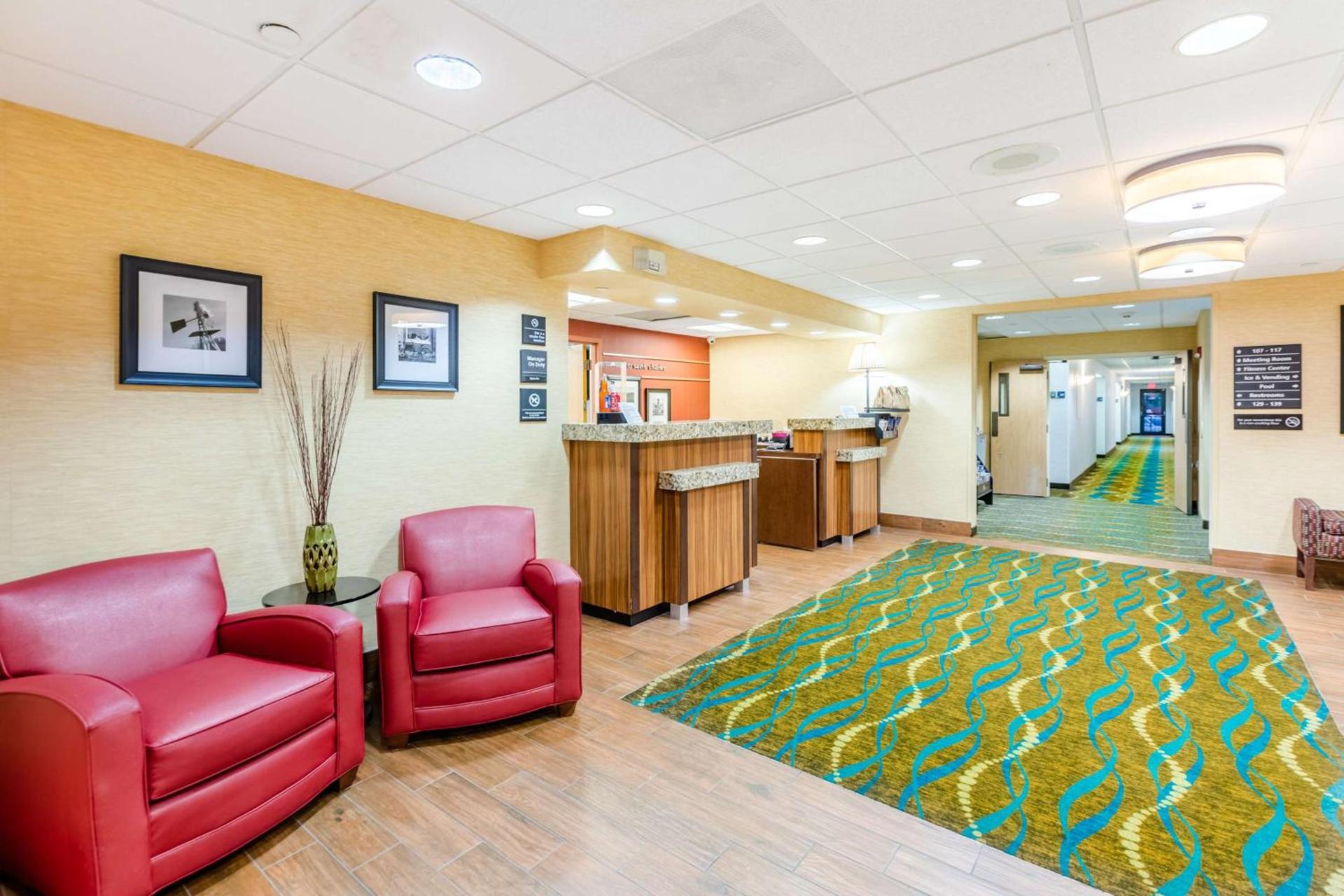 Hampton Inn St Charles St Peters photo 12