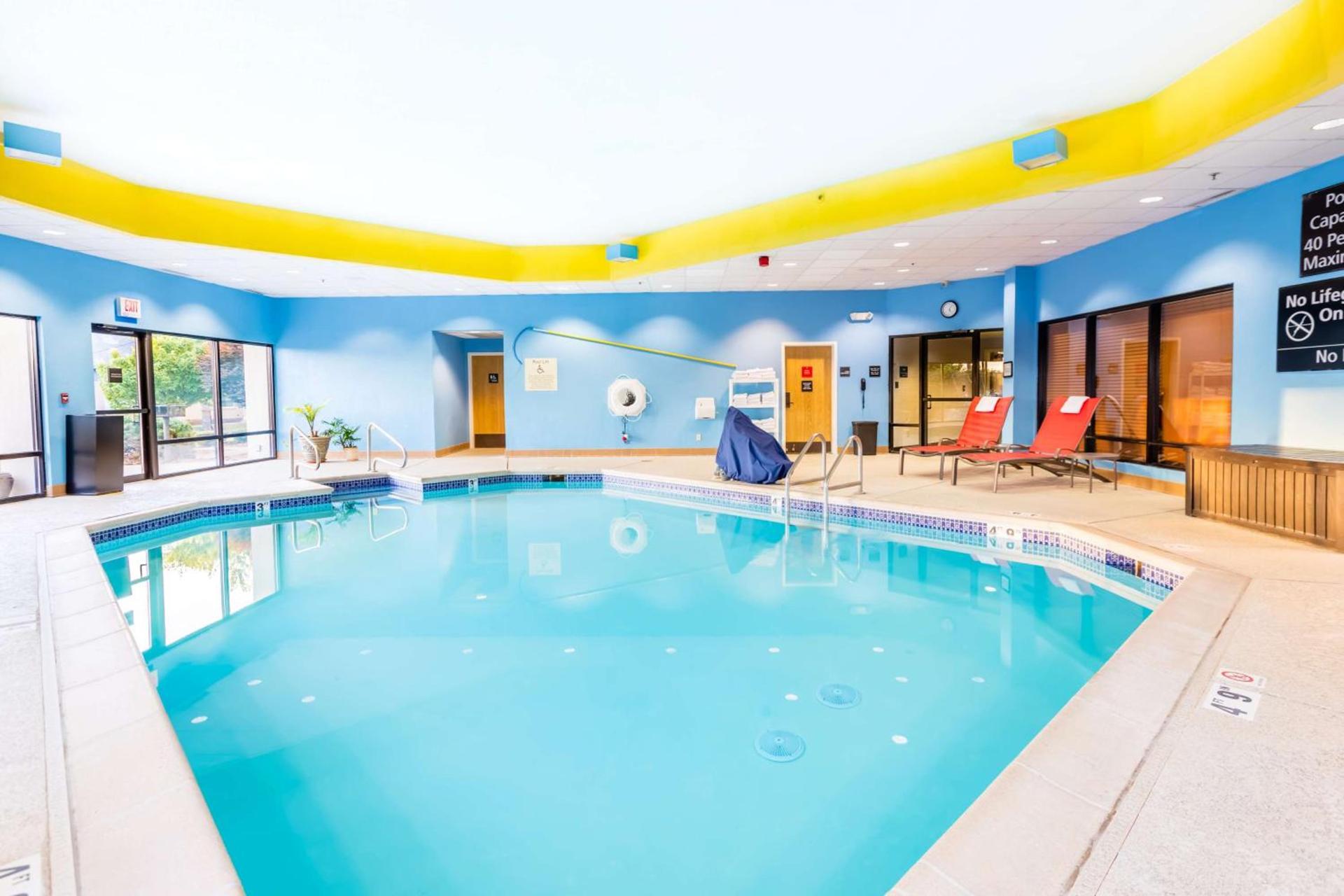 Hampton Inn St Charles St Peters photo 15