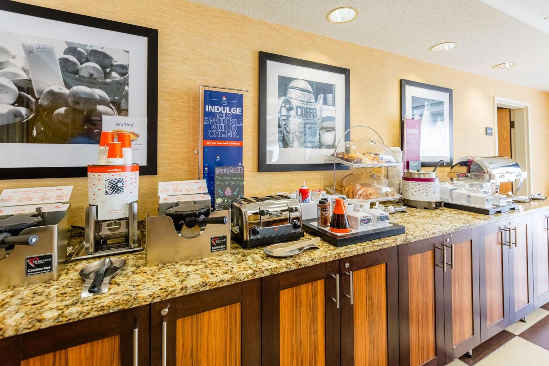Hampton Inn St Charles St Peters photo 18