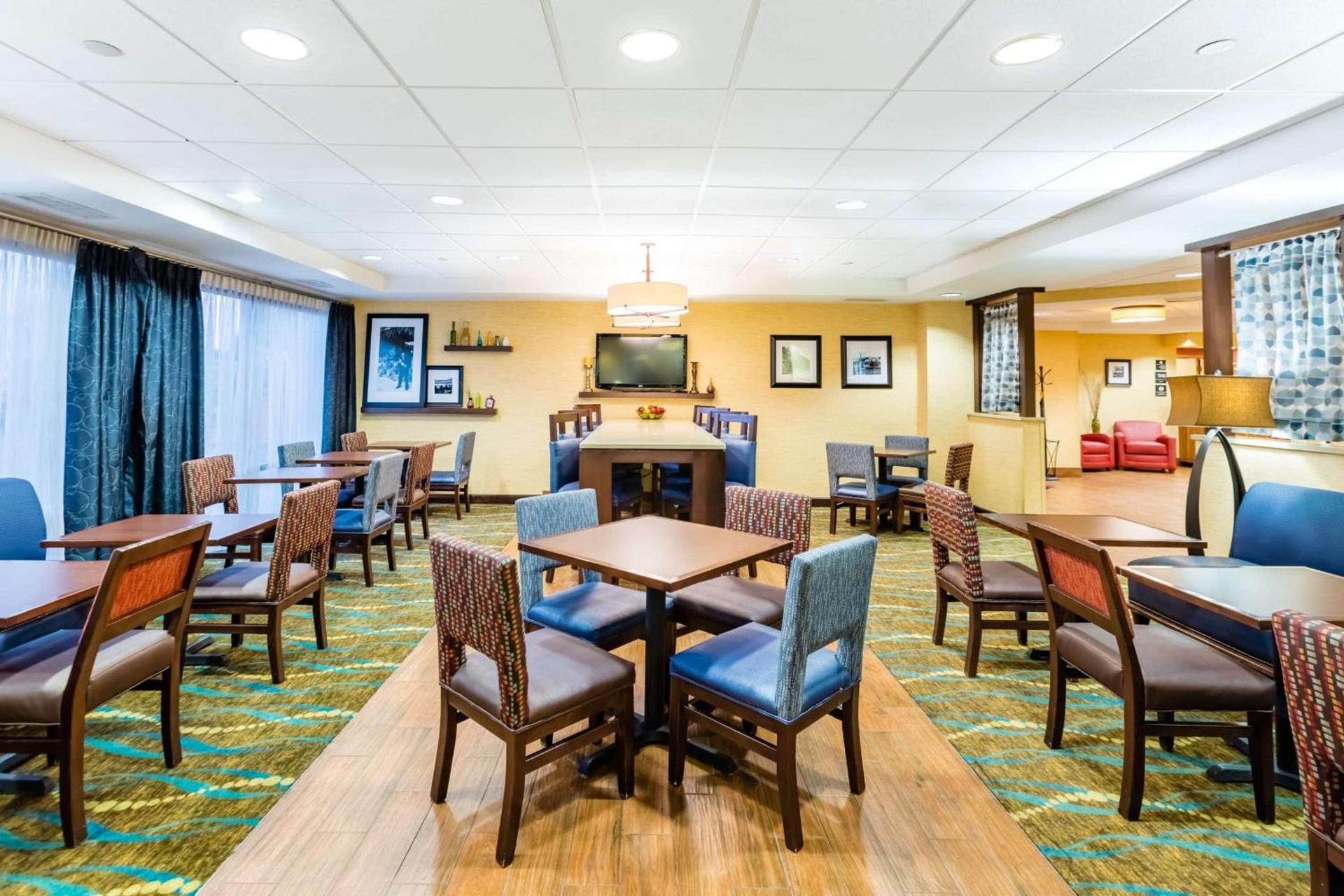 Hampton Inn St Charles St Peters photo 19