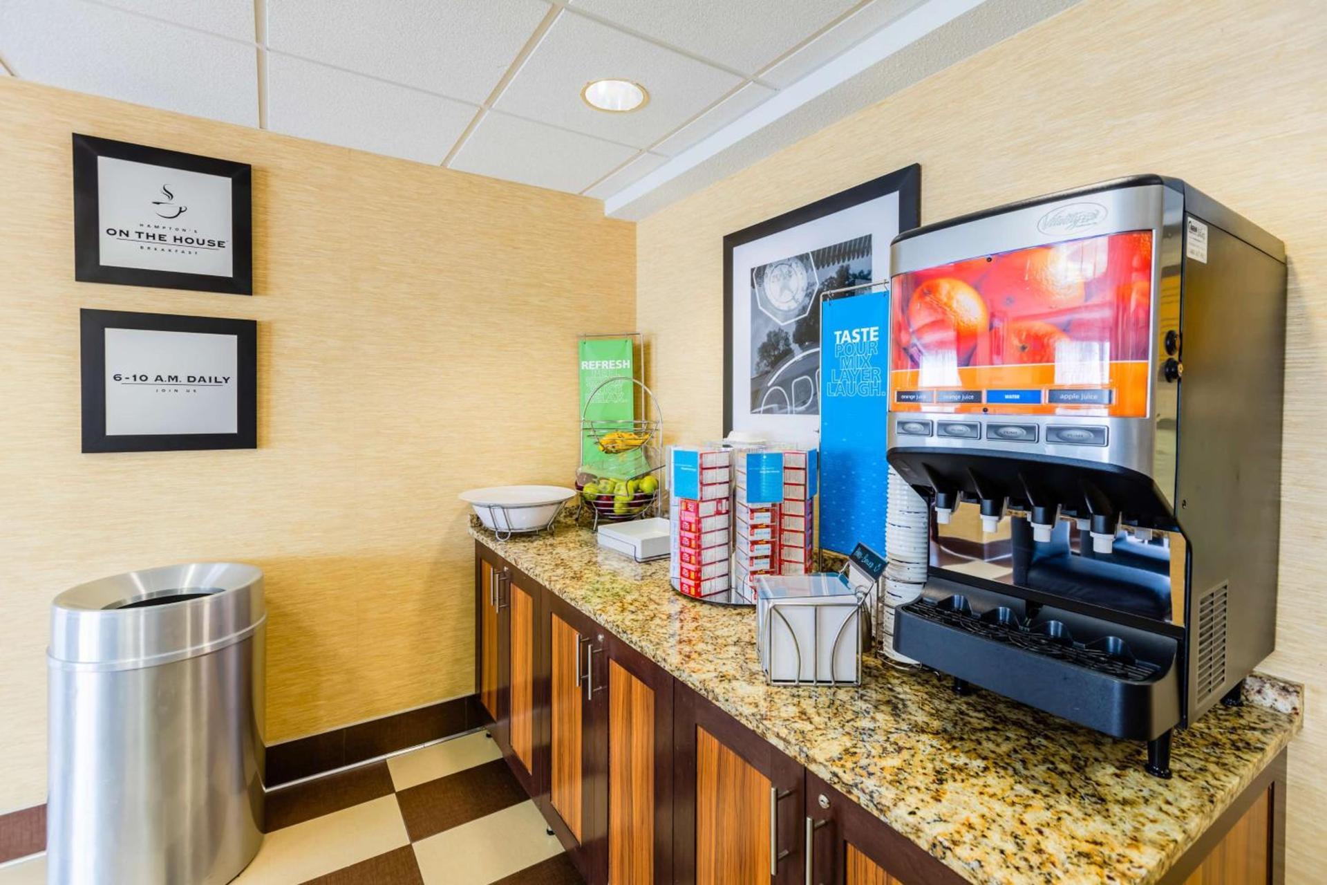 Hampton Inn St Charles St Peters photo 21