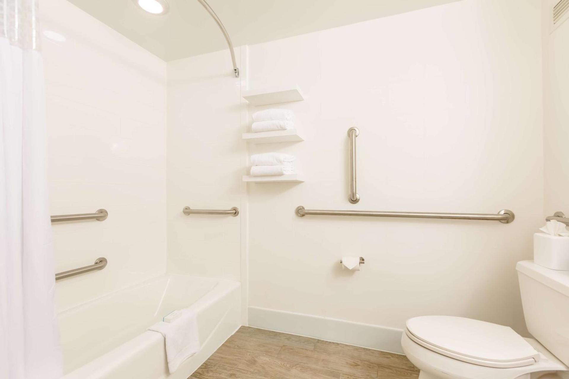 Hampton Inn St Charles St Peters photo 34
