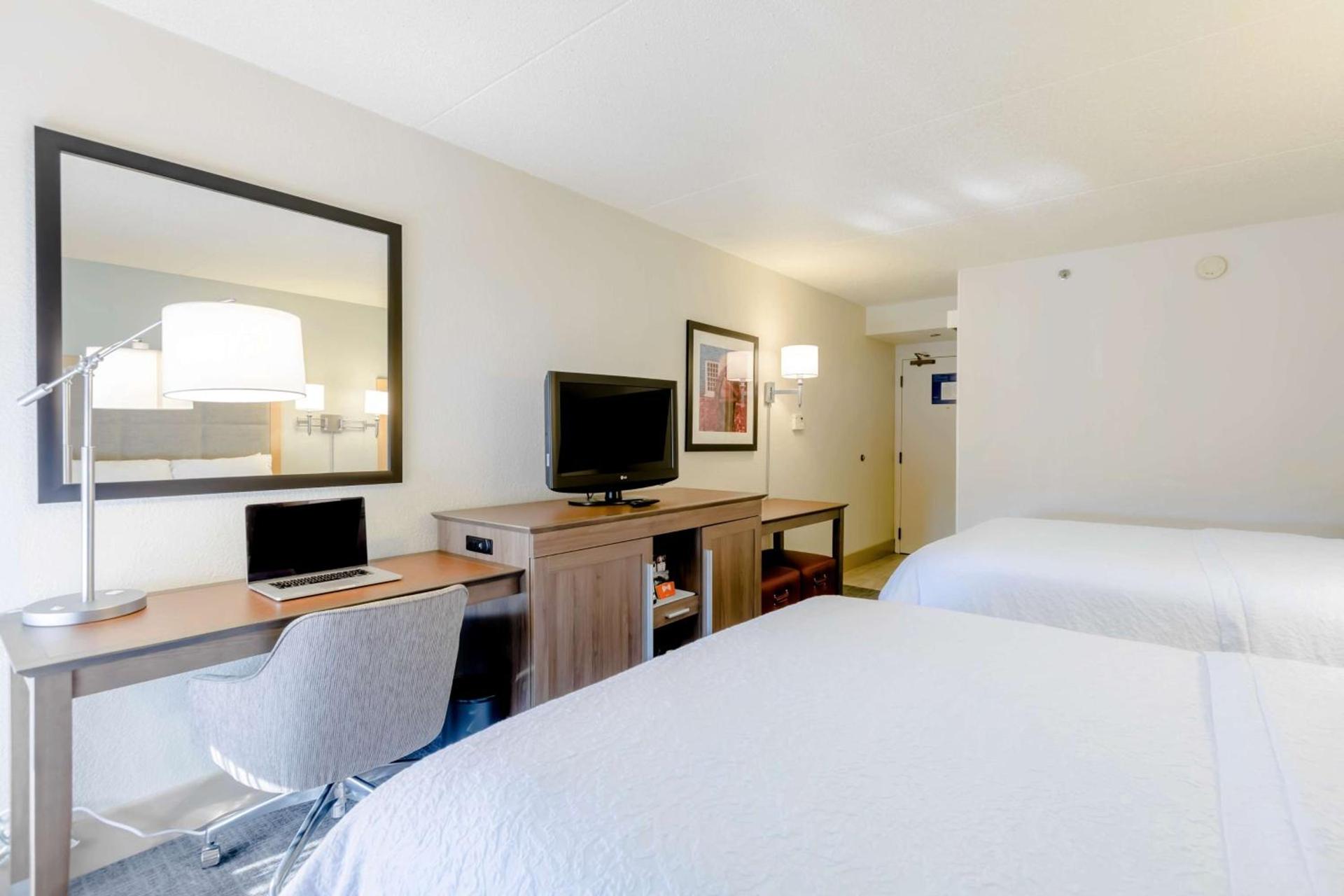 Hampton Inn St Charles St Peters photo 42