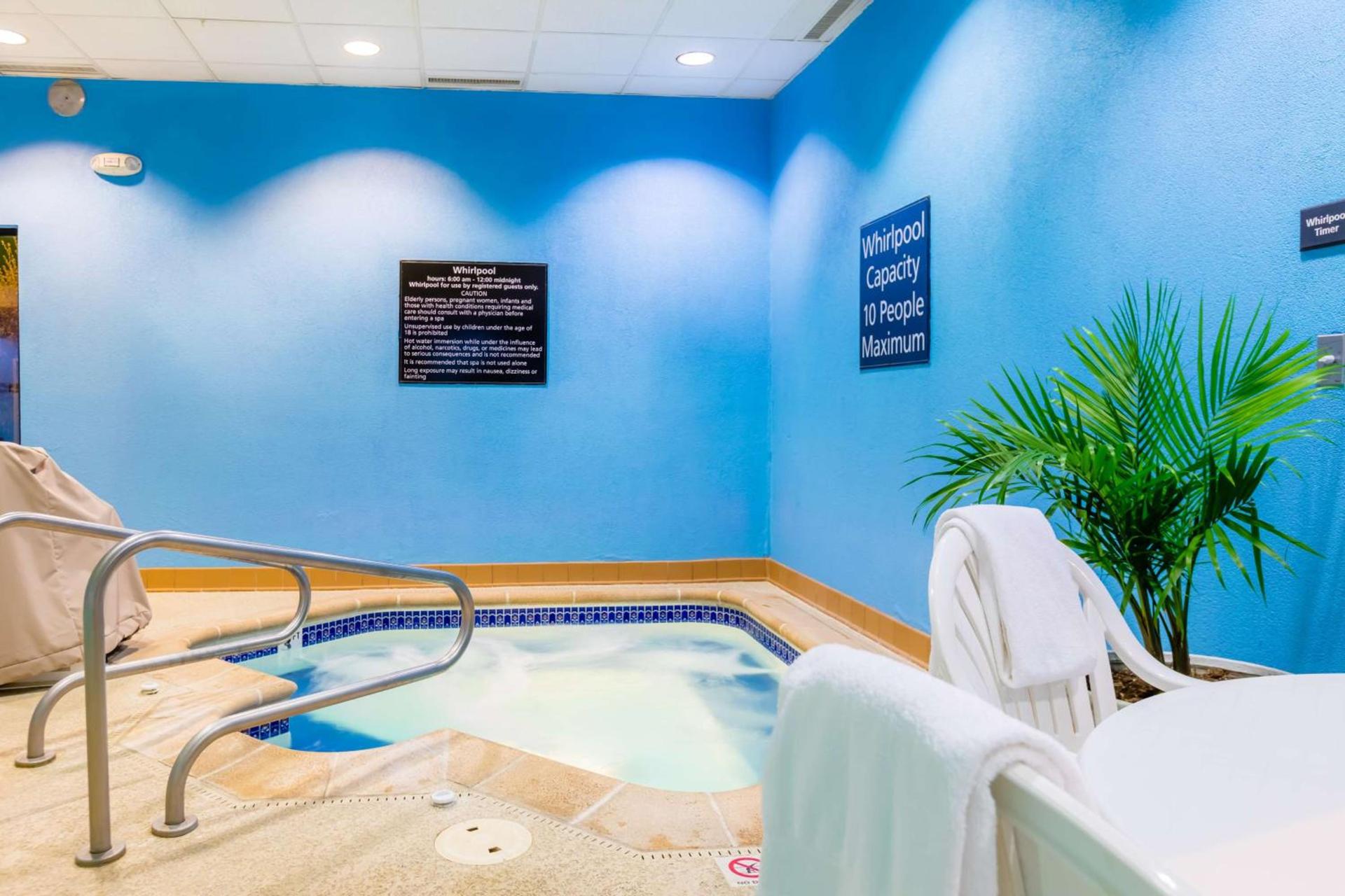 Hampton Inn St Charles St Peters photo 50